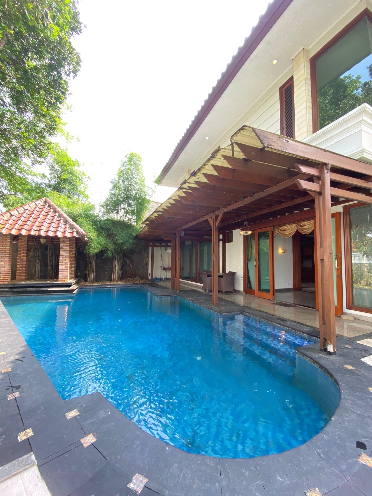 Rumah Mewah di Villa Cinere Mas 2,5 Lantai Ada Swimming Pool