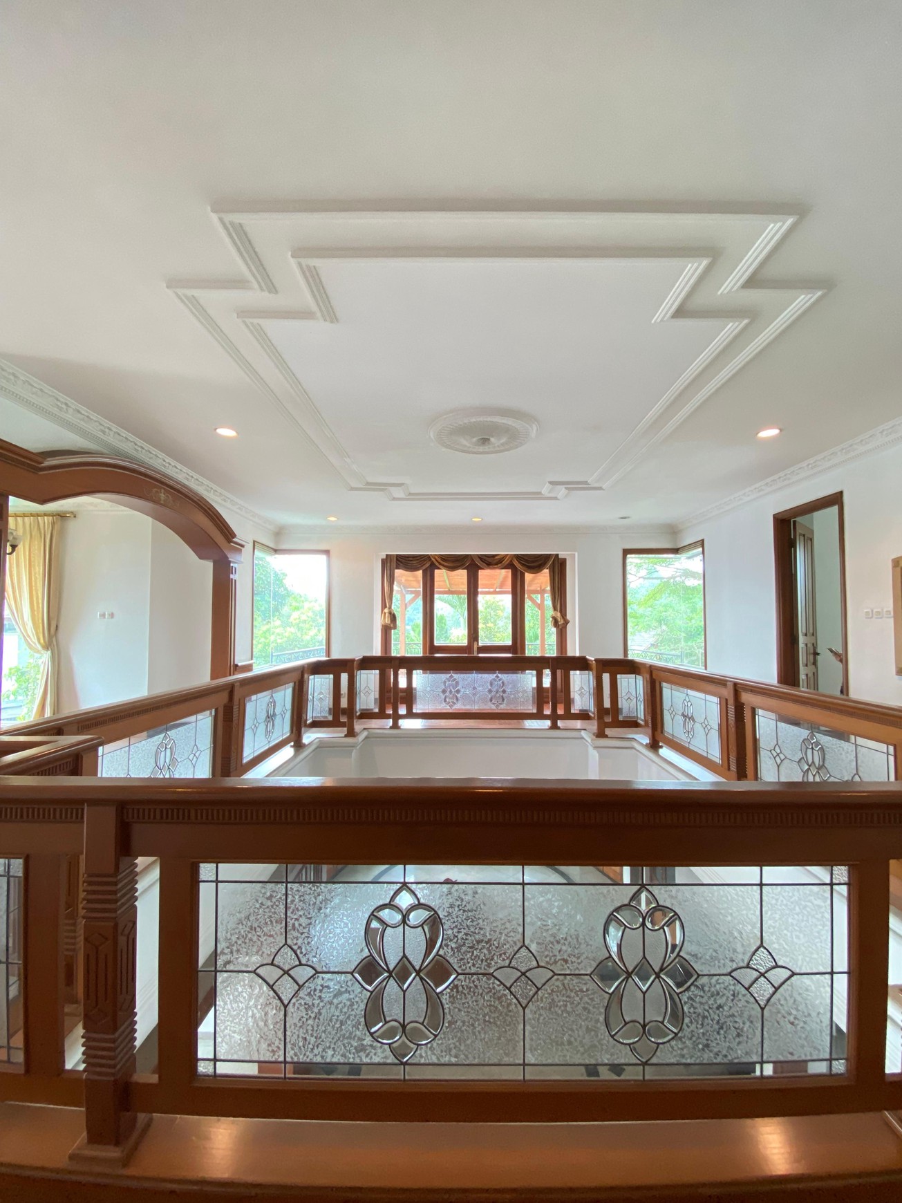 Rumah Mewah di Villa Cinere Mas 2,5 Lantai Ada Swimming Pool