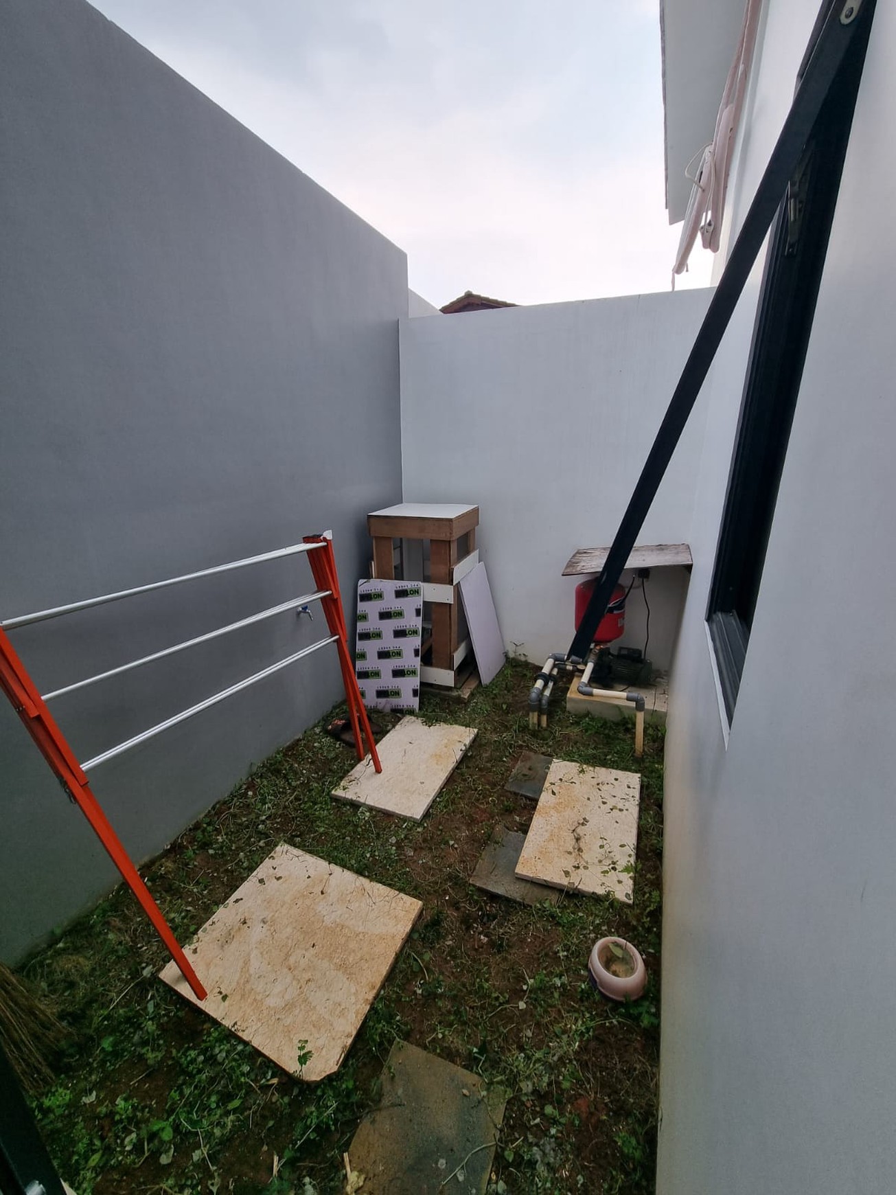 Rumah Minimalis, Cantik, Full Furnished dalam Cluster di Ciater