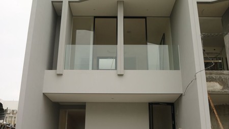 Rumah 2M an di Dian Istana Surabaya, Spec Premium