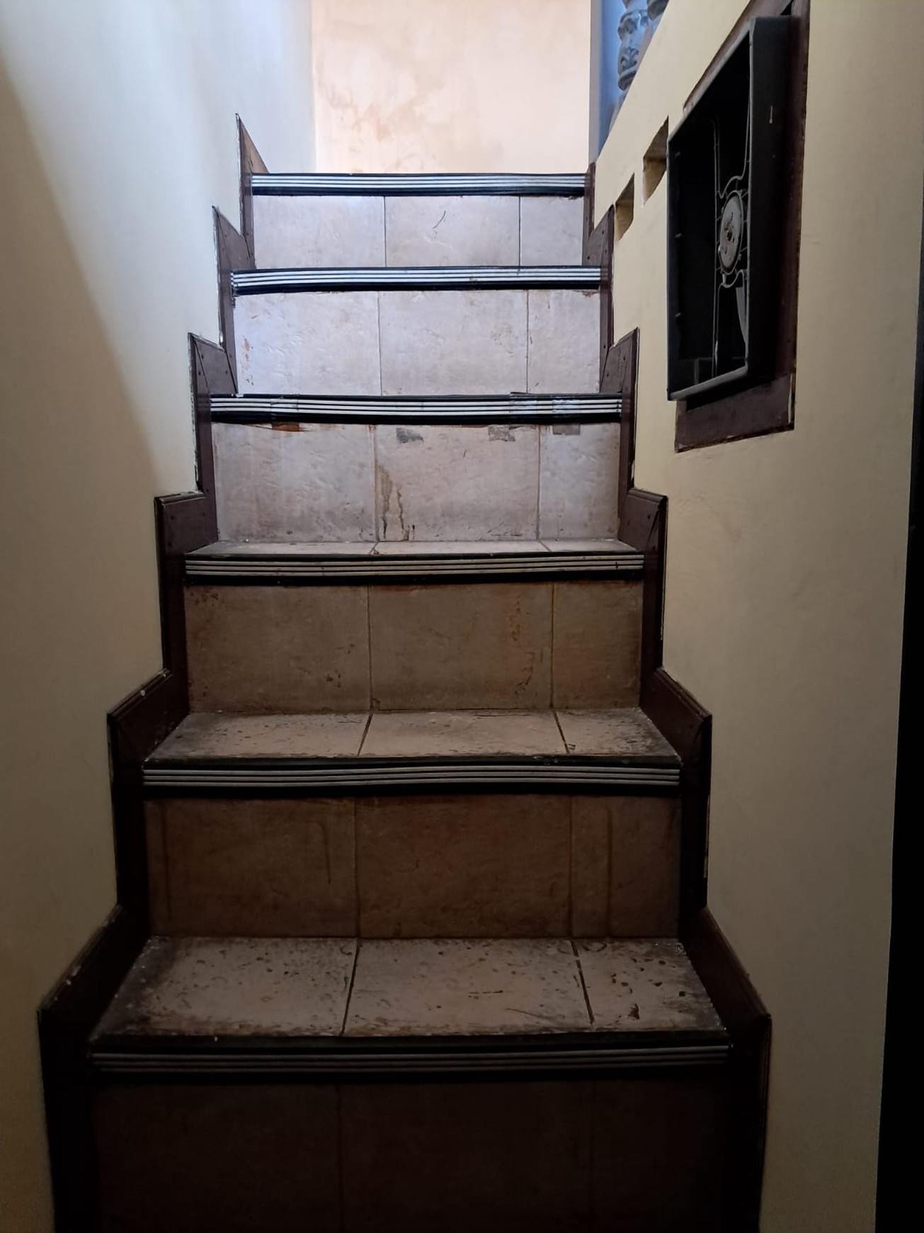 RUMAH MURAH DISEWAKAN / DIKONTRAKKAN SURABAYA PUSAT