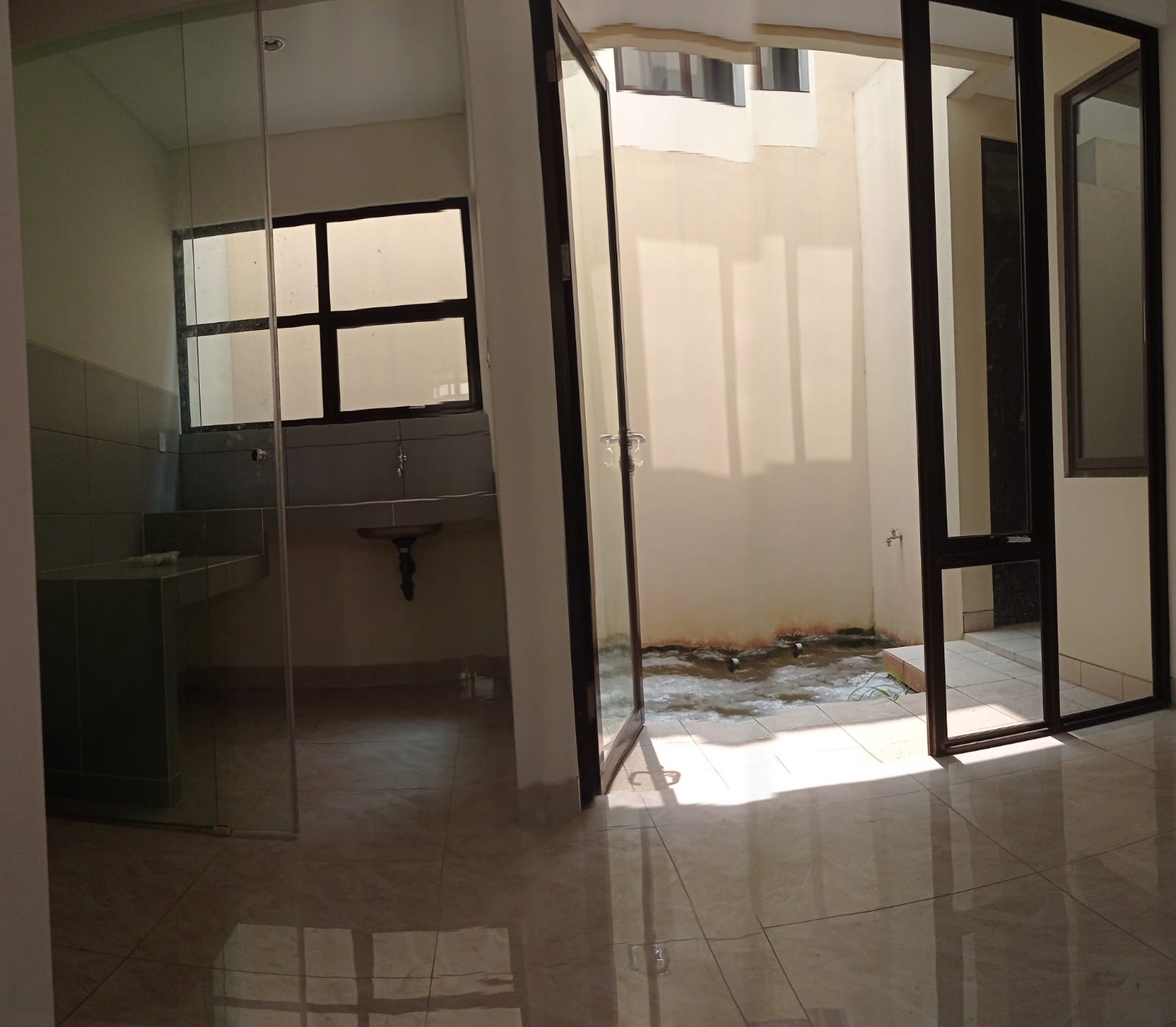 LAVON SWAN CITY - CIKUPA - TANGERANG