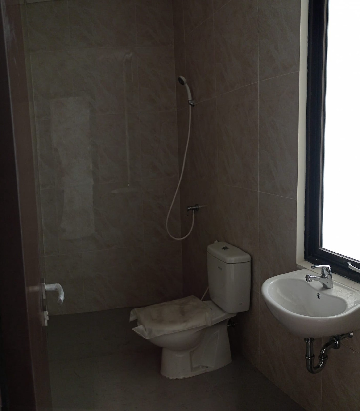 LAVON SWAN CITY - CIKUPA - TANGERANG