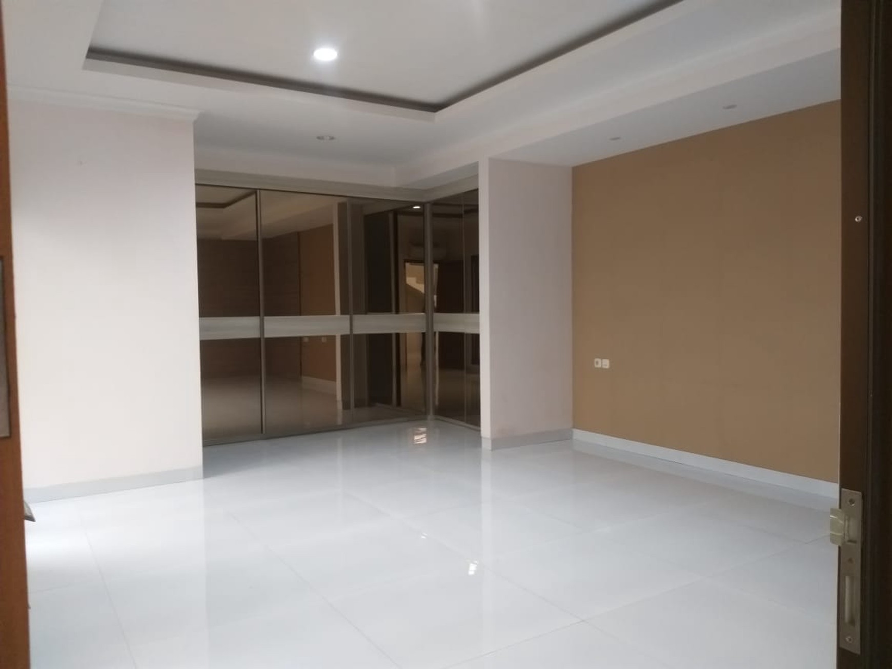 DISEWAKAN RUMAH CANTIK TAMAN MERUYA ILIR