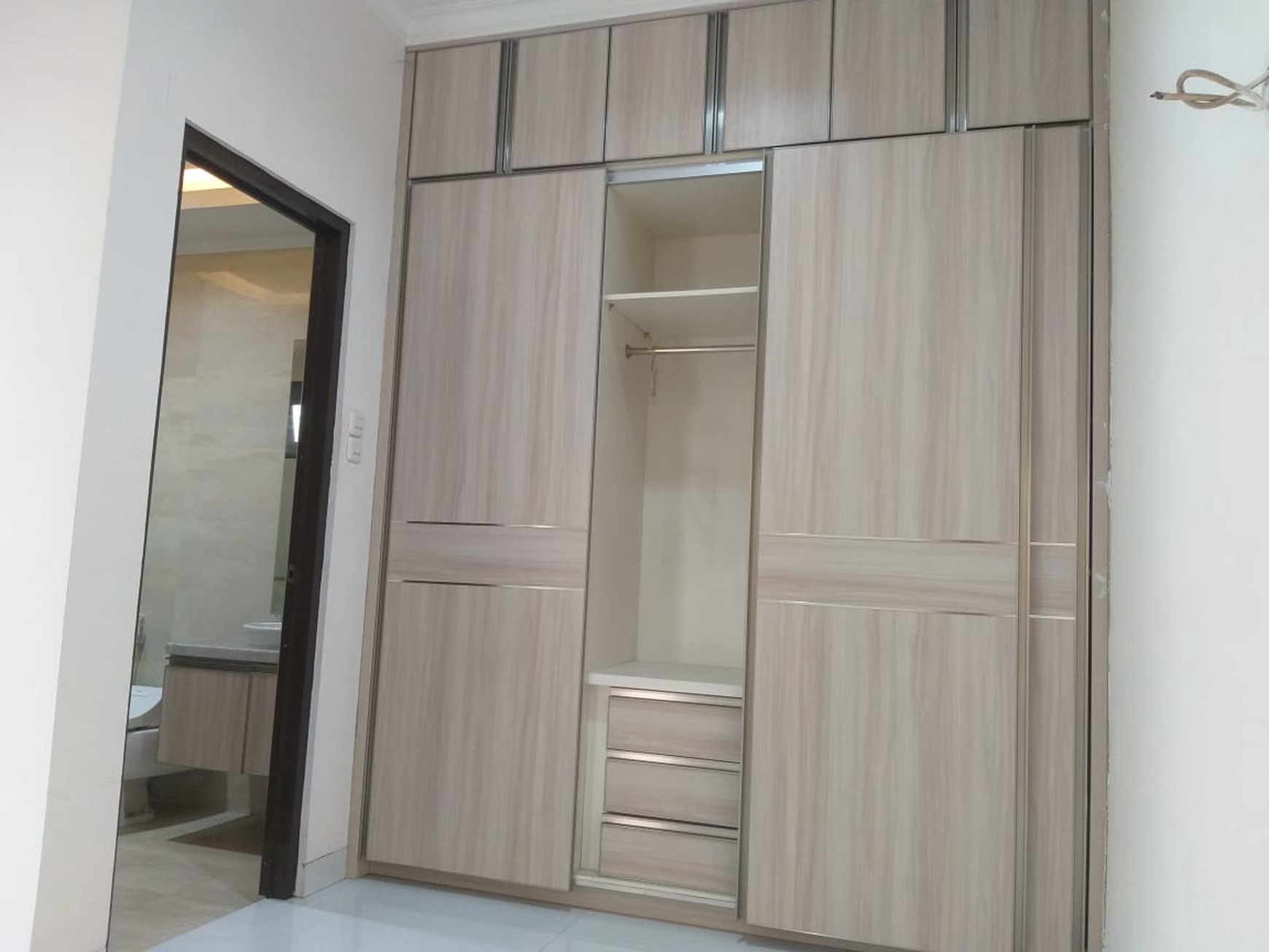 DISEWAKAN RUMAH CANTIK TAMAN MERUYA ILIR