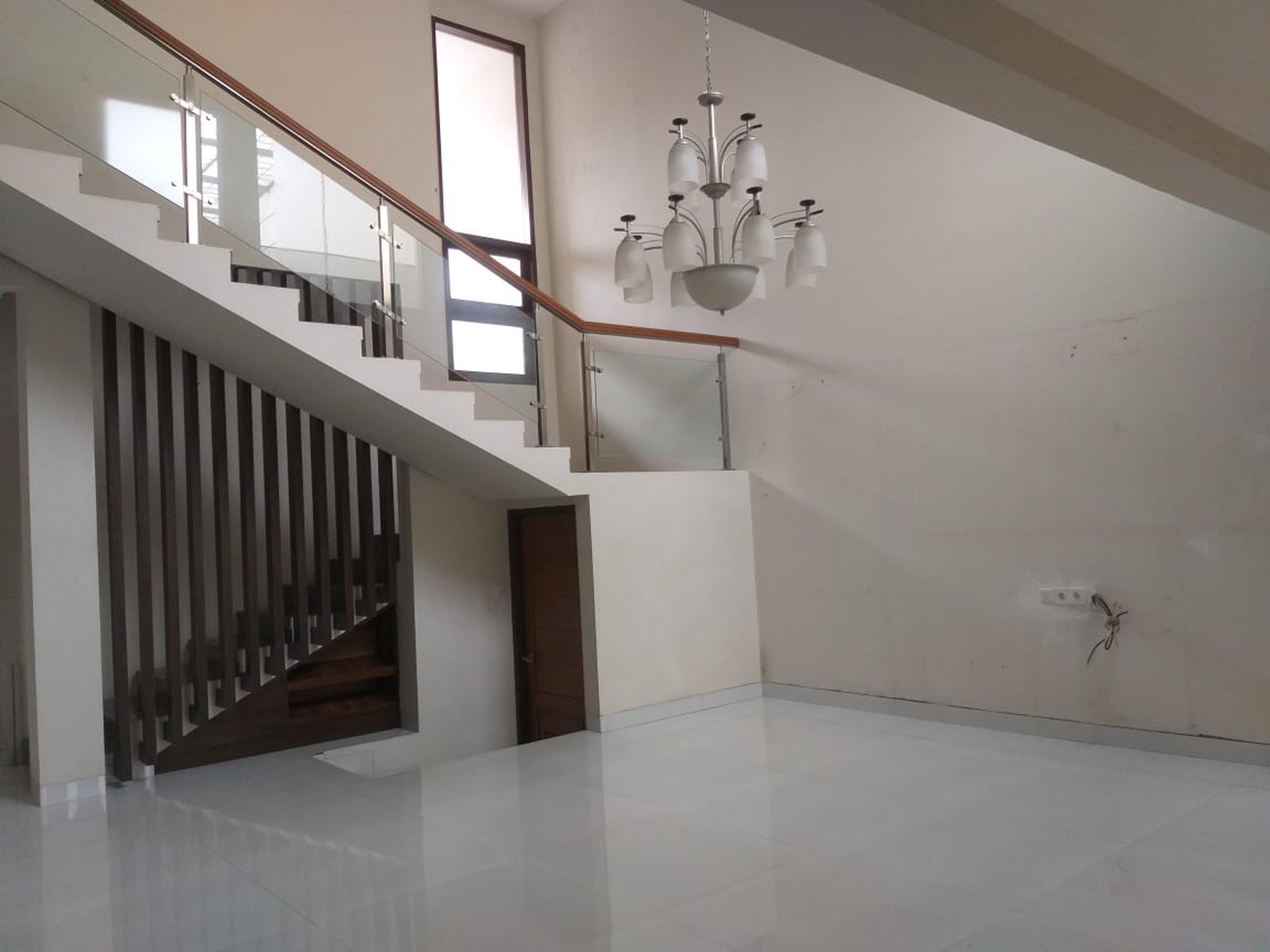 DISEWAKAN RUMAH CANTIK TAMAN MERUYA ILIR