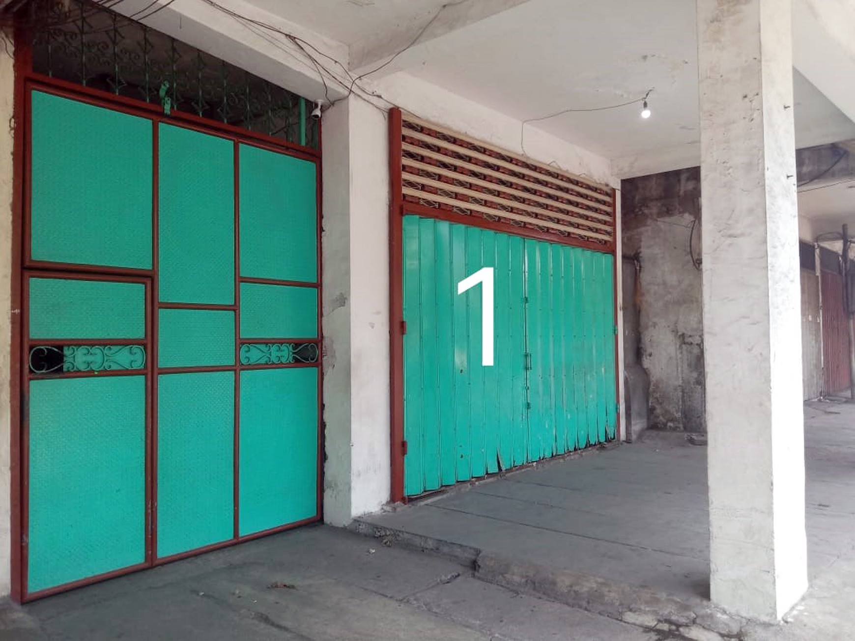 Ruko 3 Lantai + Rumah di belakang nya Lokasi di Raya Kusumabangsa, ada 2 unit ruko jejer
