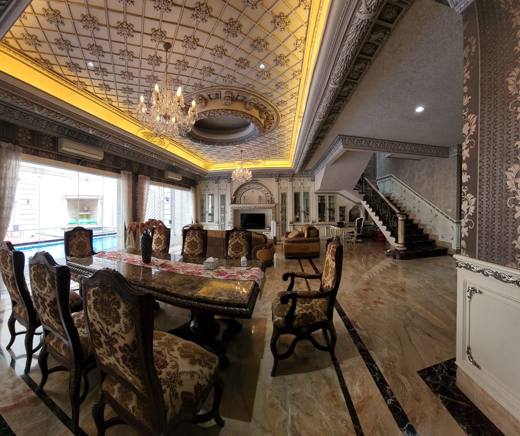 Rumah Mewah 3,5 lantai Fully Furnish