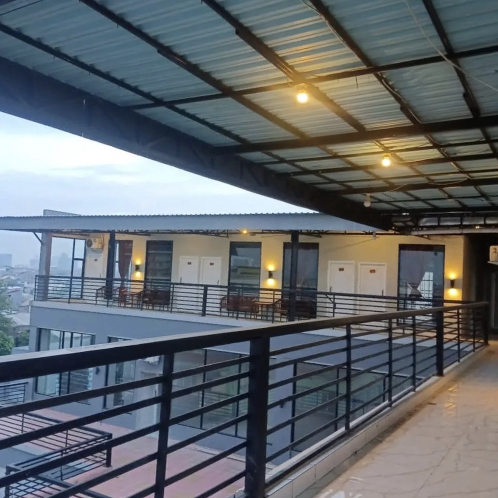 GEDUNG KOS DI PERMATA TAMAN PALEM
