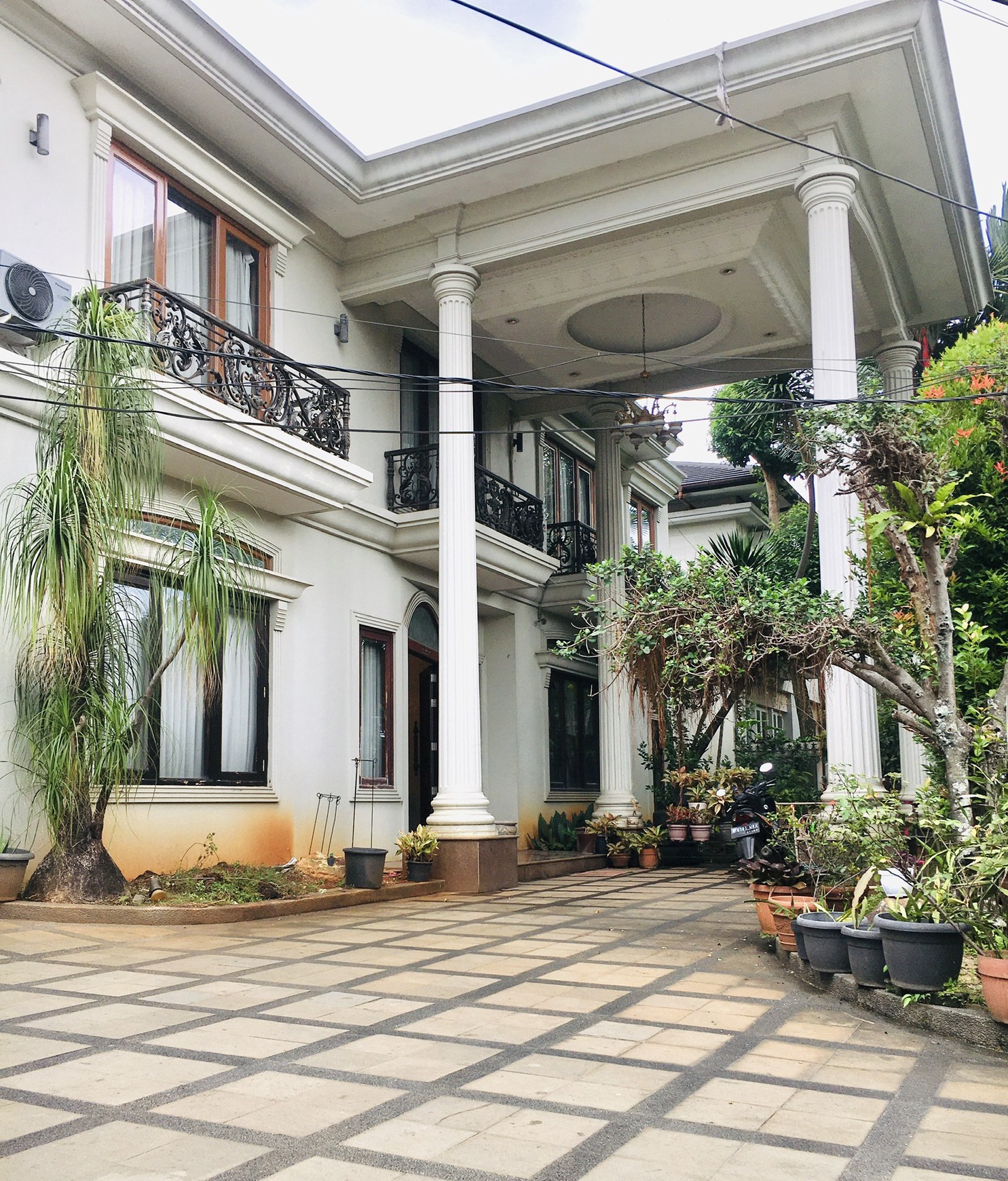DIJUAL RUMAH MEWAH DI TAMAN CILANDAK