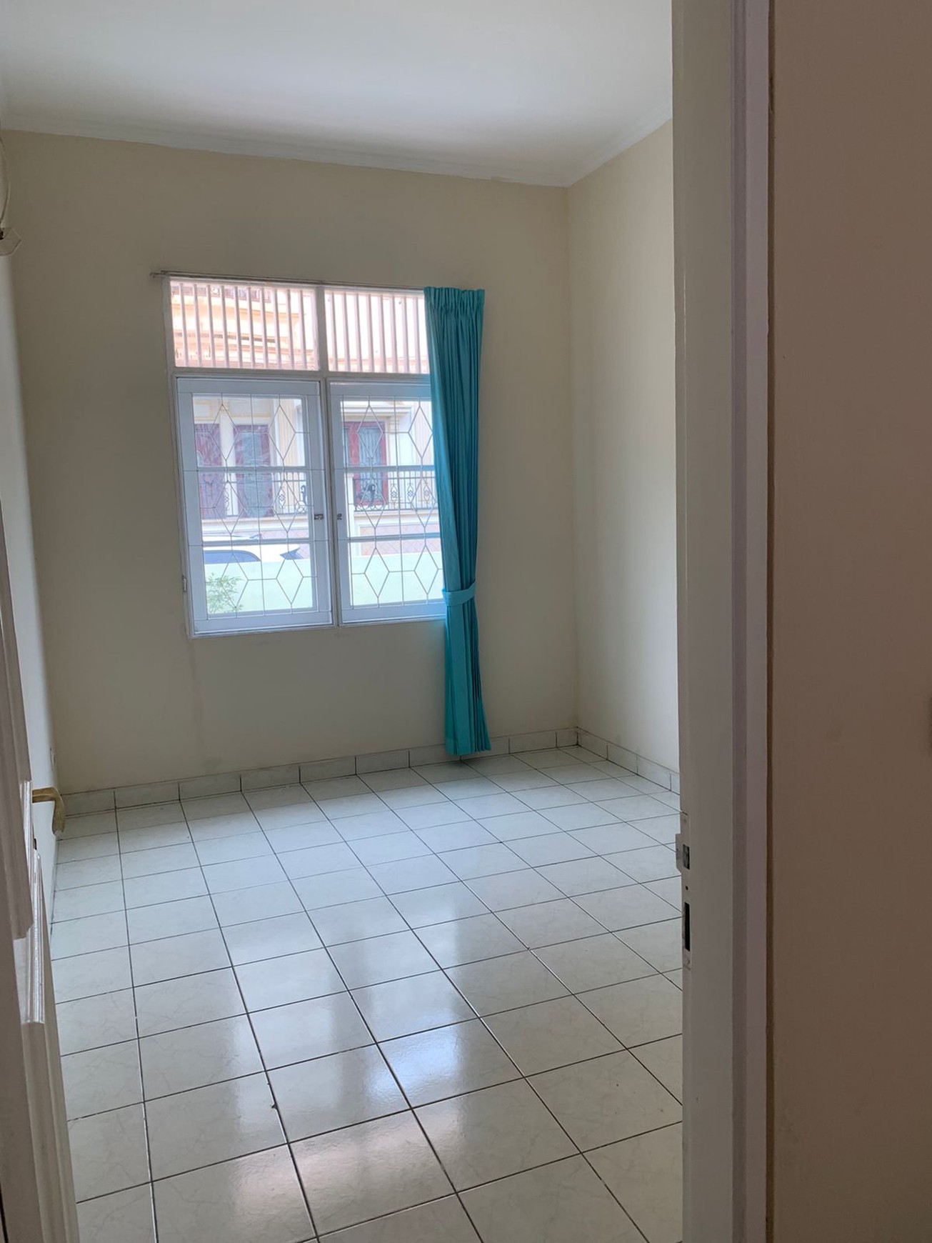 dijual rumah duta garden blok F