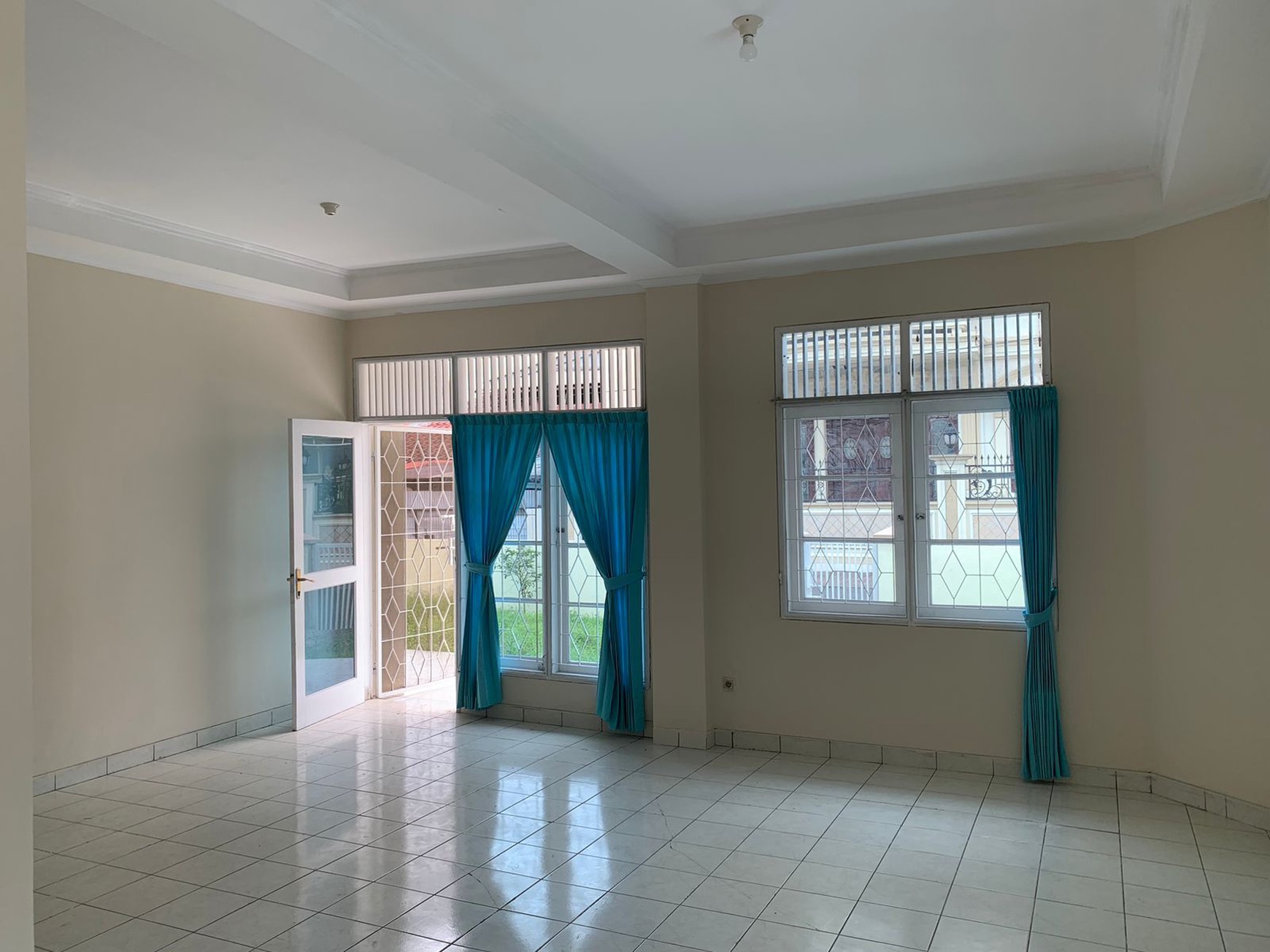 dijual rumah duta garden blok F