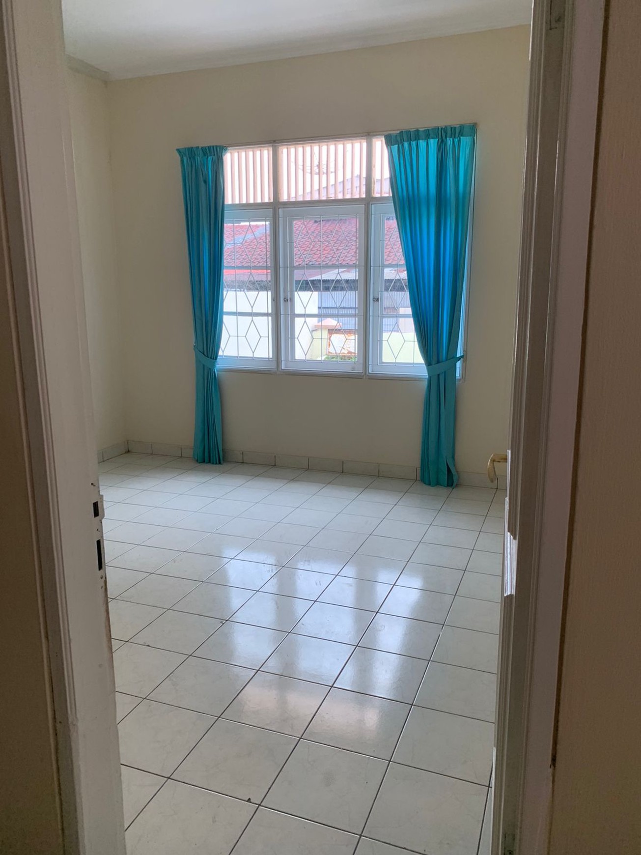 dijual rumah duta garden blok F