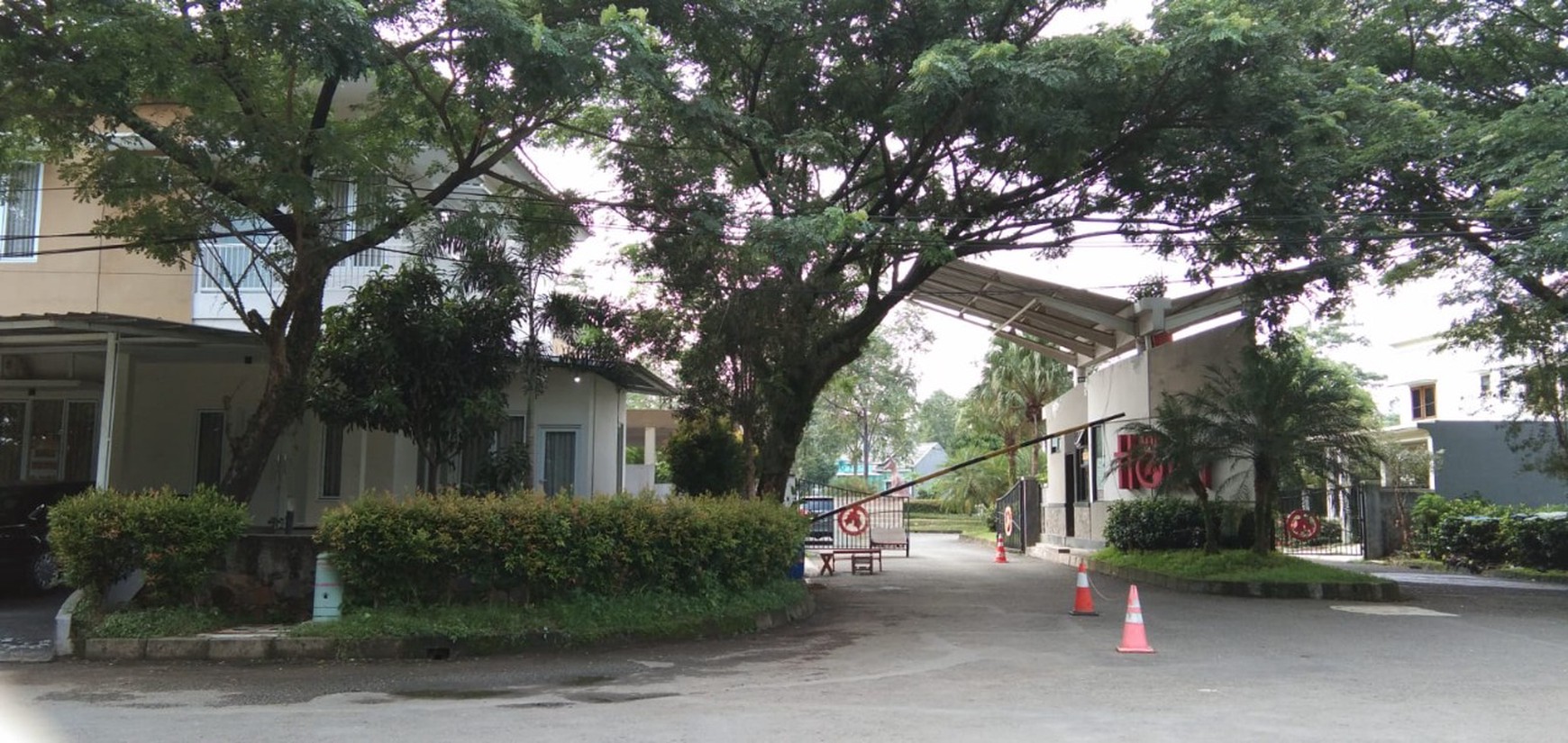 RUMAH CLUSTER HOLLY SENTUL