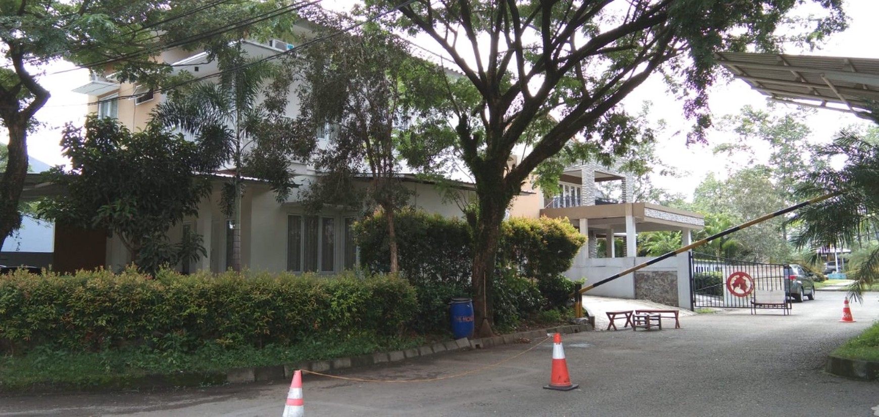 RUMAH CLUSTER HOLLY SENTUL