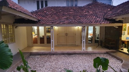 Rumah Lokasi Strategis Pinggir Jalan dan Cocok untuk Ruang Usaha @Jl Mampang Prapatan.