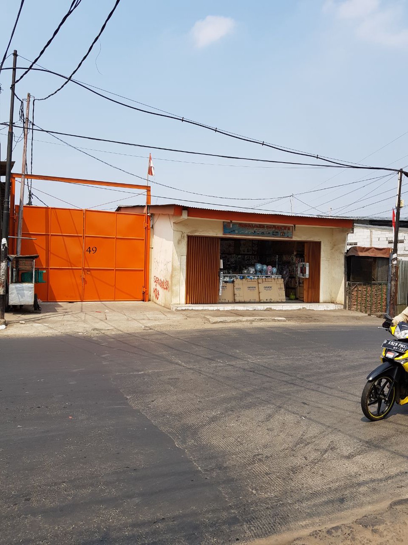 Gudang siap pakai di Kapuk Kamal Raya