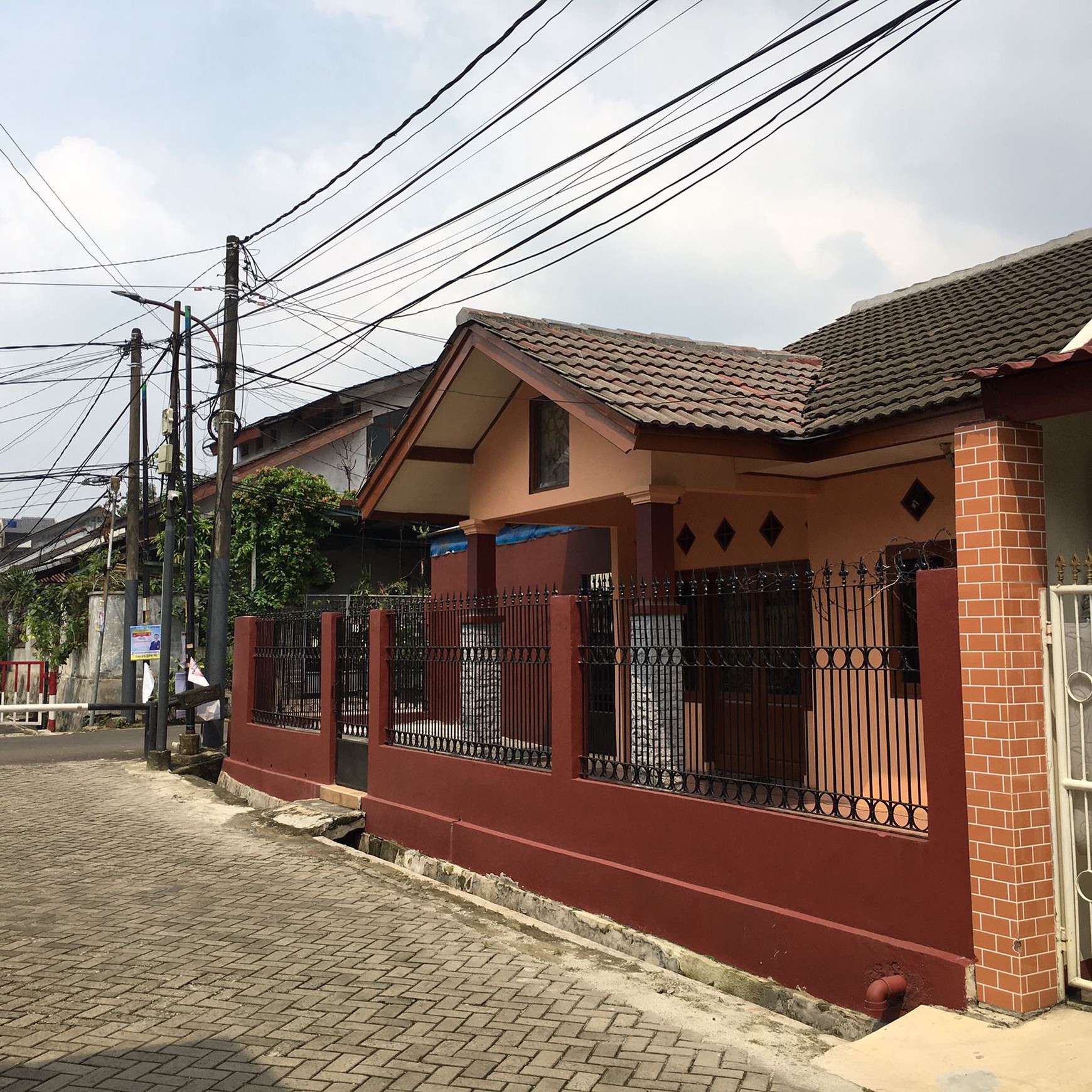 Rumah di Perumahan Kembang Larangan, Ciledug