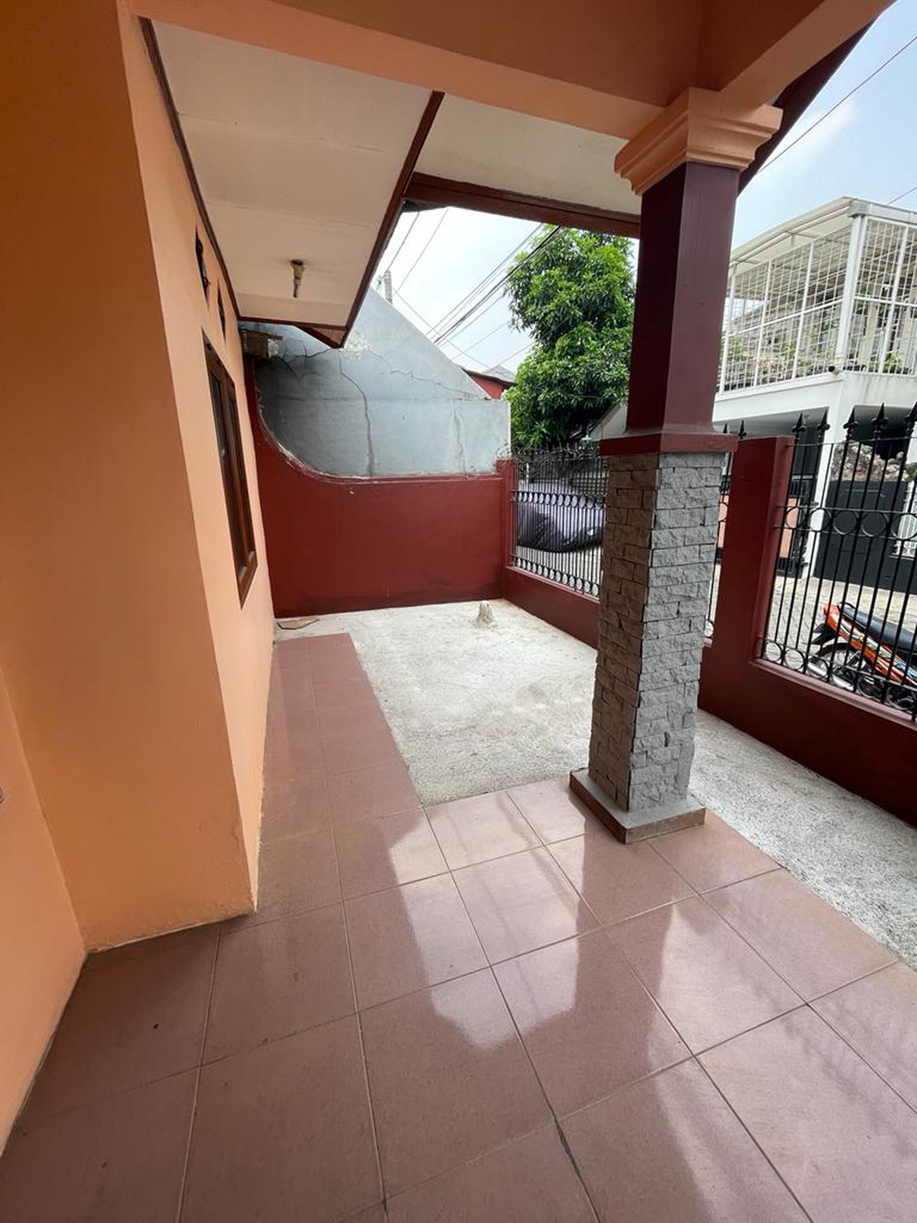 Rumah di Perumahan Kembang Larangan, Ciledug