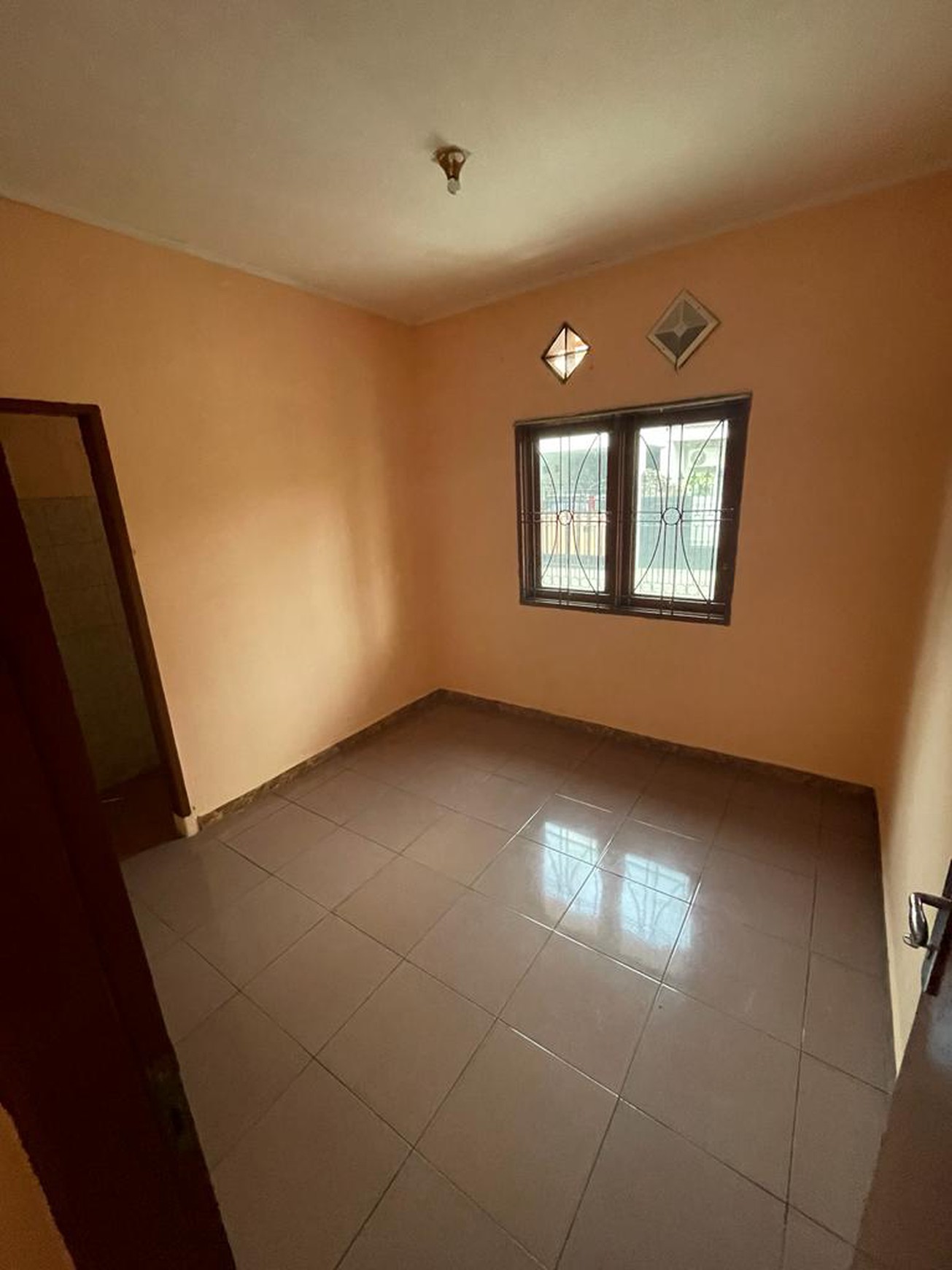 Rumah di Perumahan Kembang Larangan, Ciledug