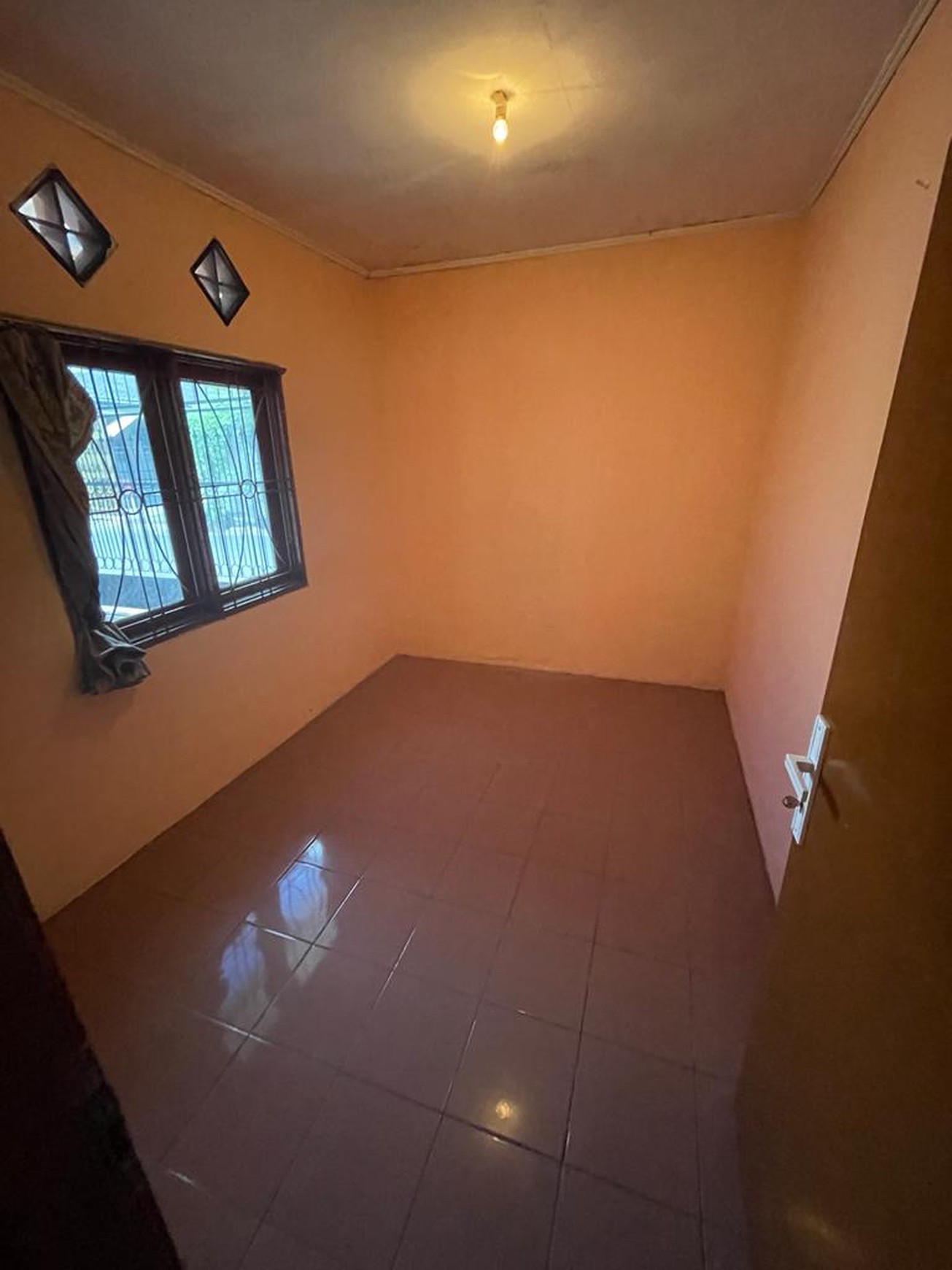 Rumah di Perumahan Kembang Larangan, Ciledug