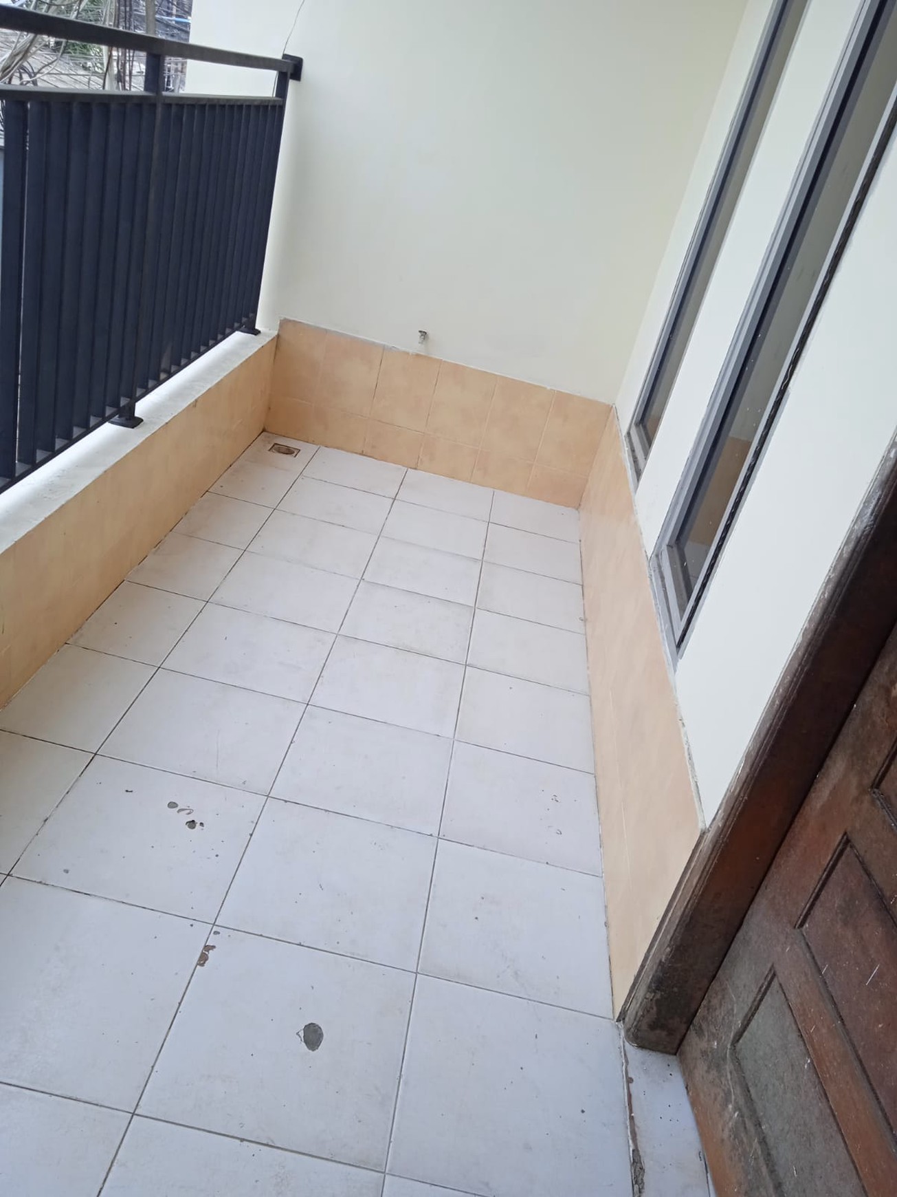 Disewa rumah di jelambar barat