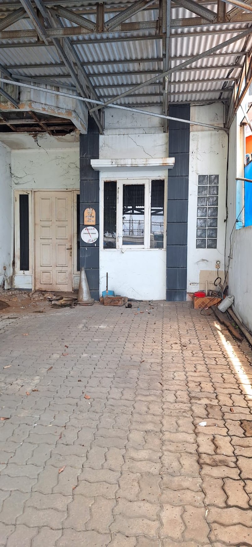 Dijual rumah tua di muara karang