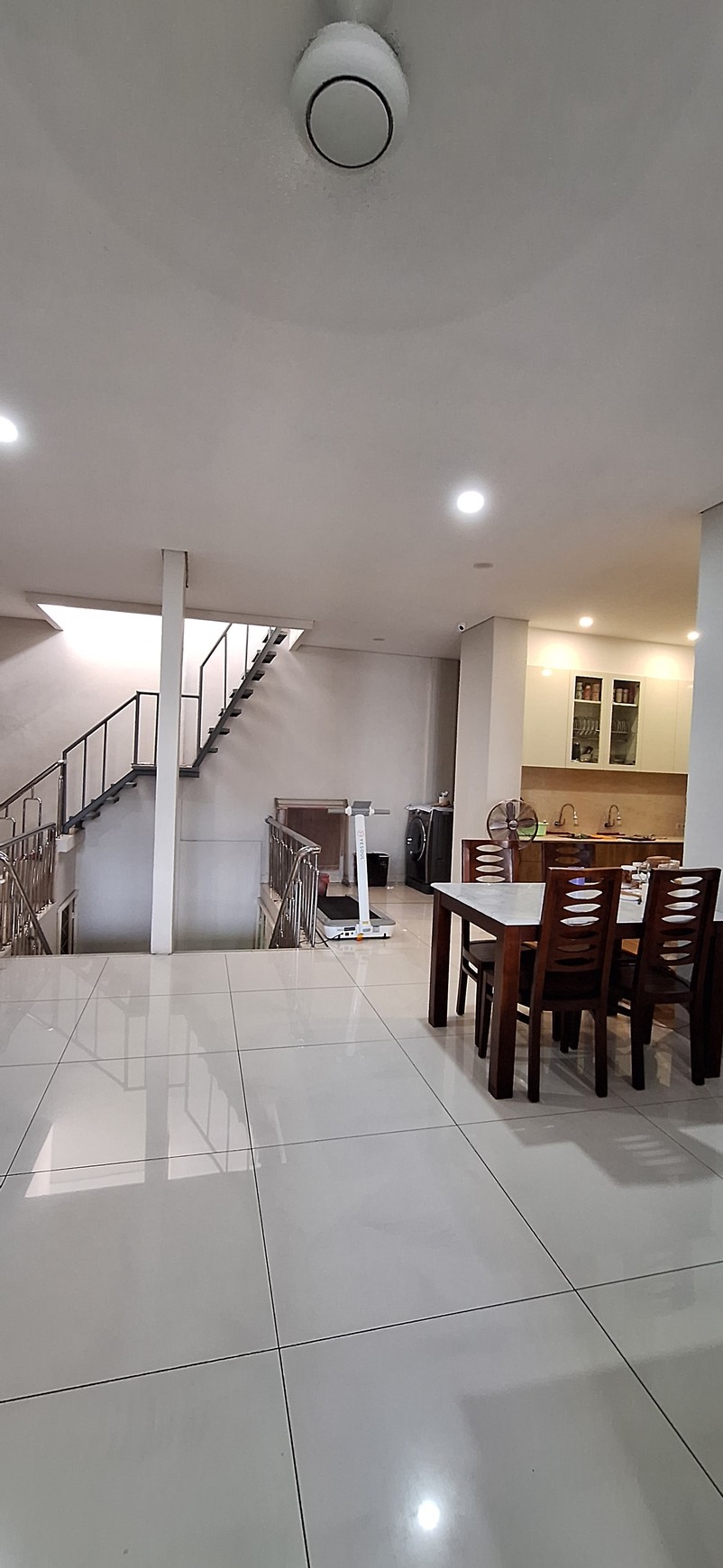 Dijual rumah mewah minimalis di Jelambar