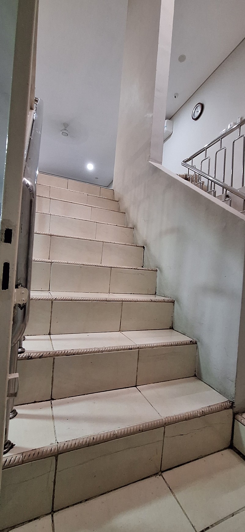 Dijual rumah mewah minimalis di Jelambar