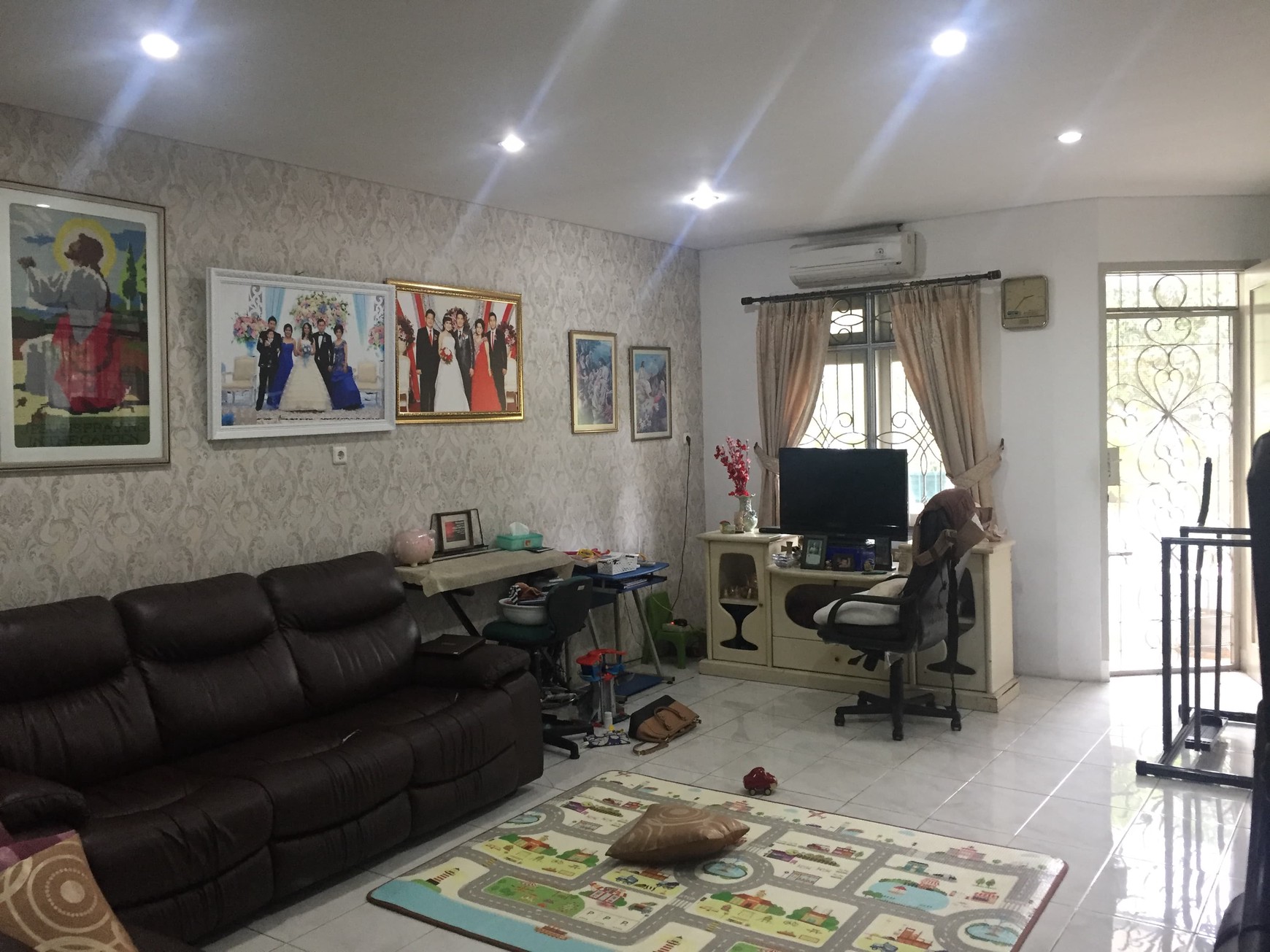 Dijual rumah di Tanjung duren utara
