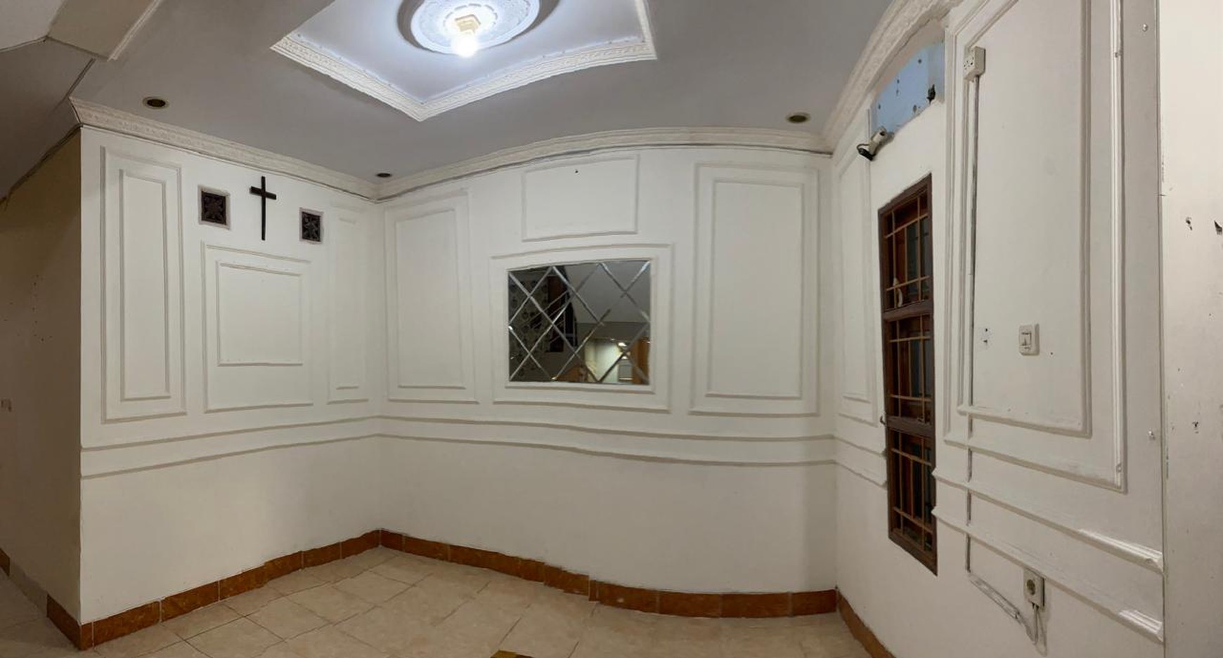 Dijual rumah di jalan anggrek