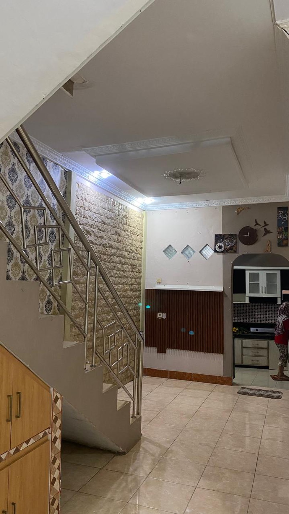 Dijual rumah di jalan anggrek