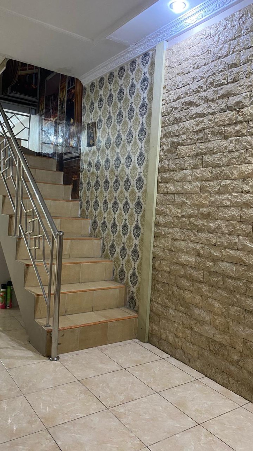 Dijual rumah di jalan anggrek