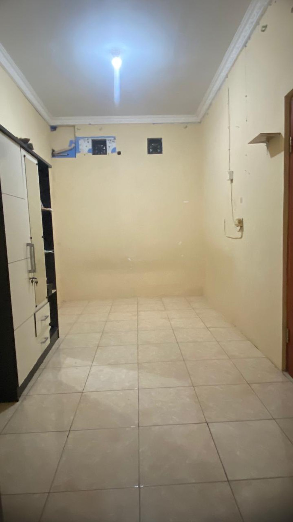 Dijual rumah di jalan anggrek