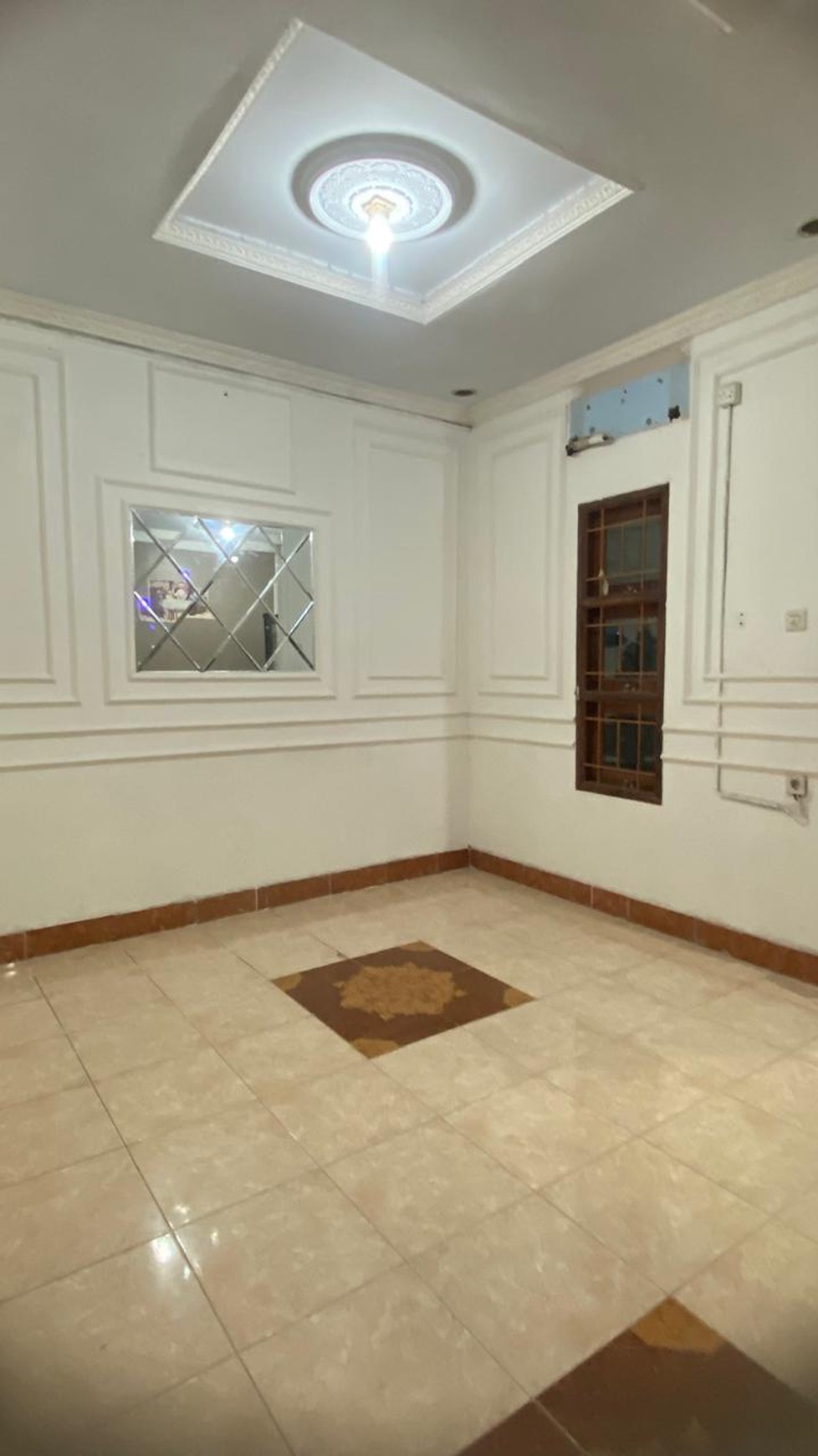 Dijual rumah di jalan anggrek