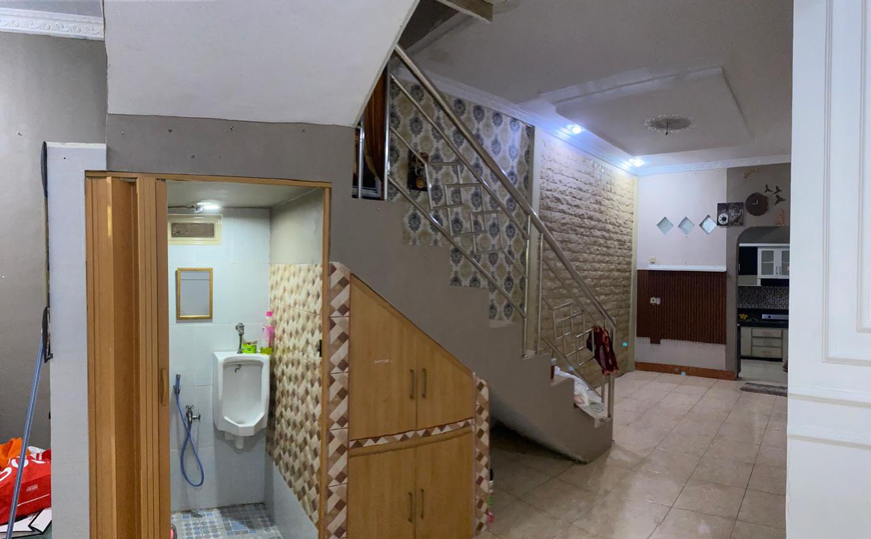 Dijual rumah di jalan anggrek