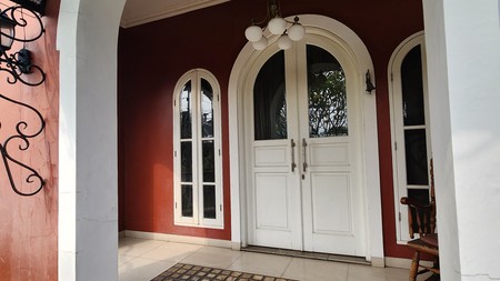 Disewakan rumah di jalan karmel kebon jeruk jakarta barat