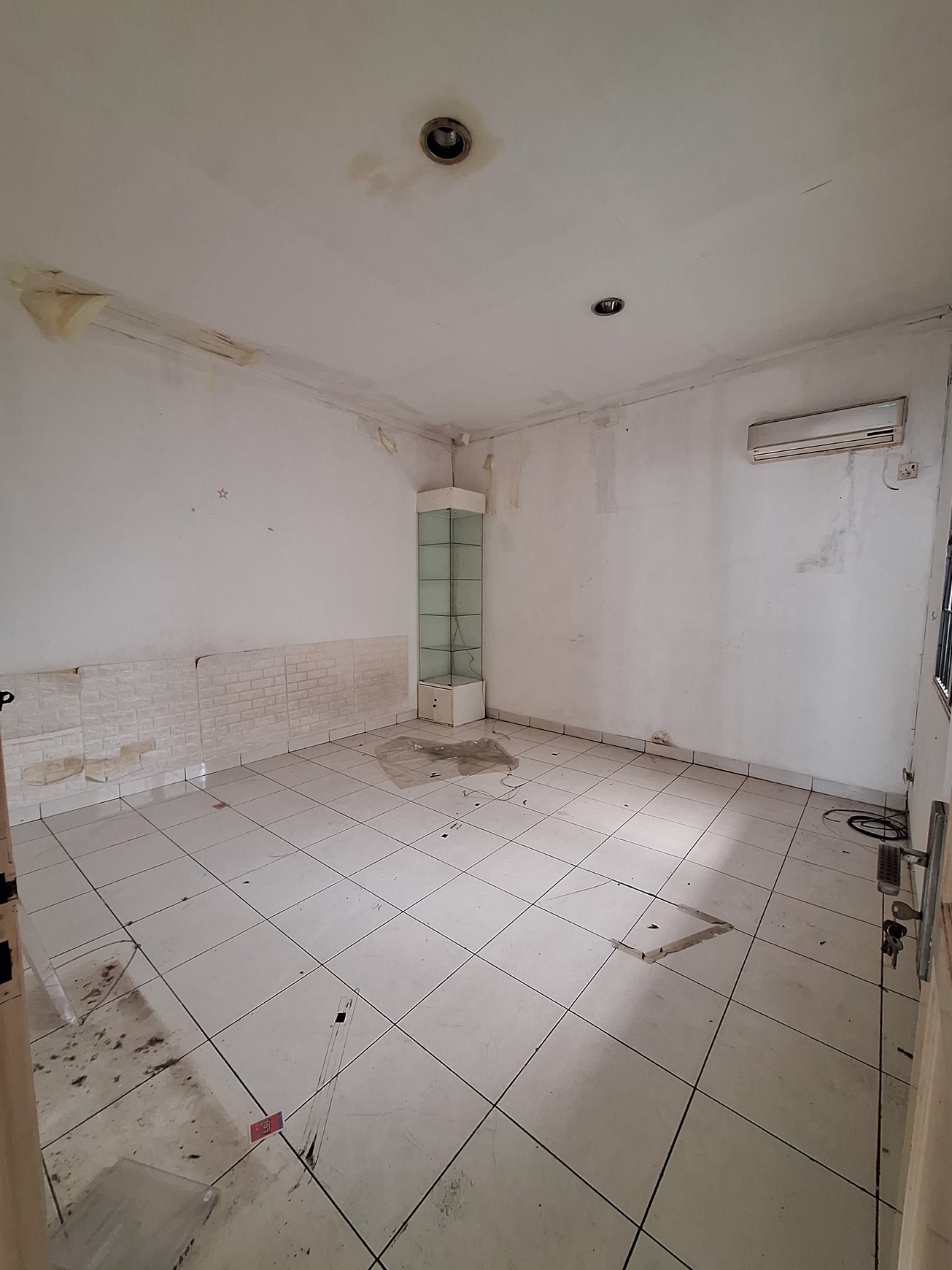 Disewakan rumah di anggrek neli murni kemanggisan