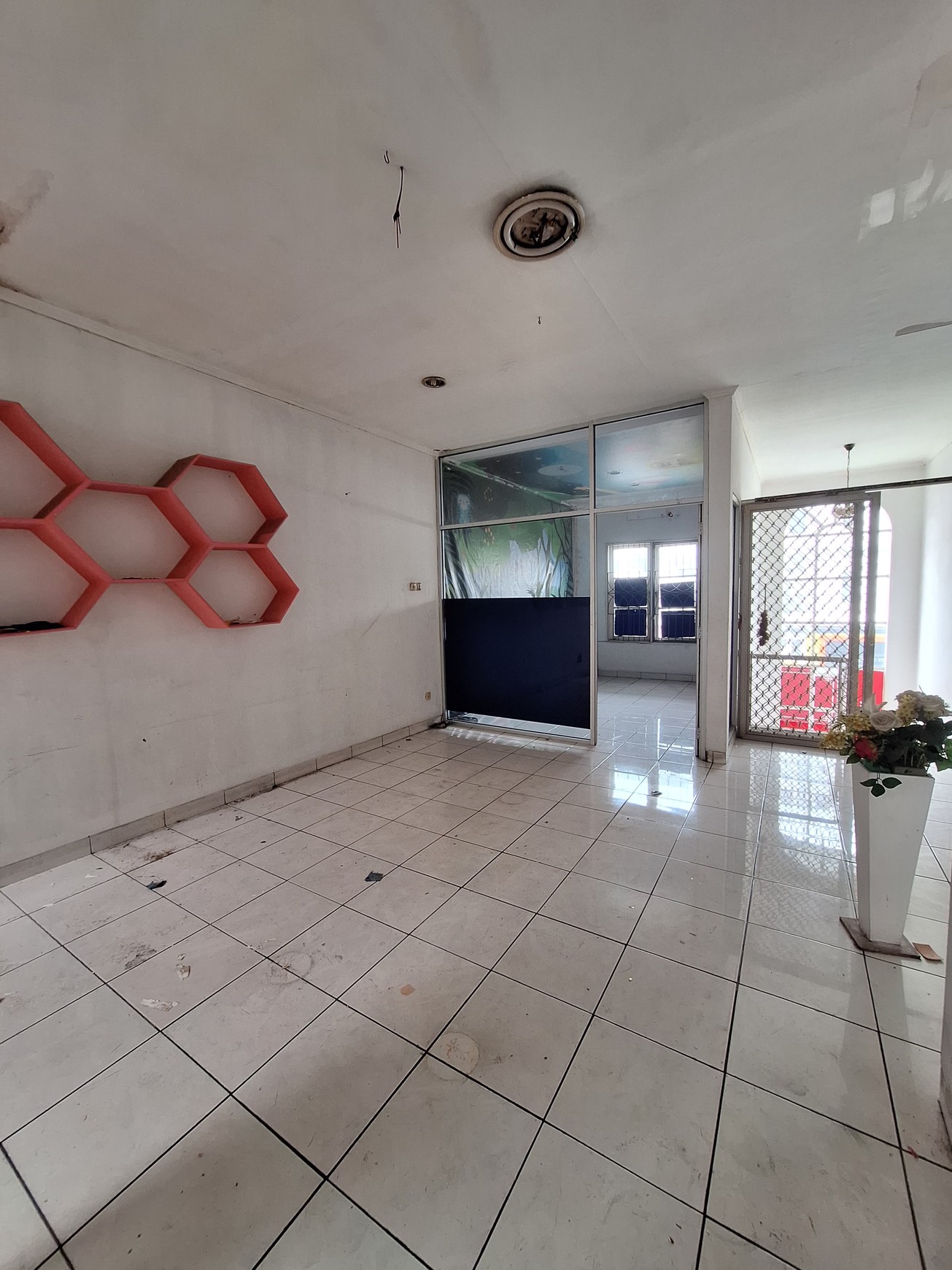 Disewakan rumah di anggrek neli murni kemanggisan