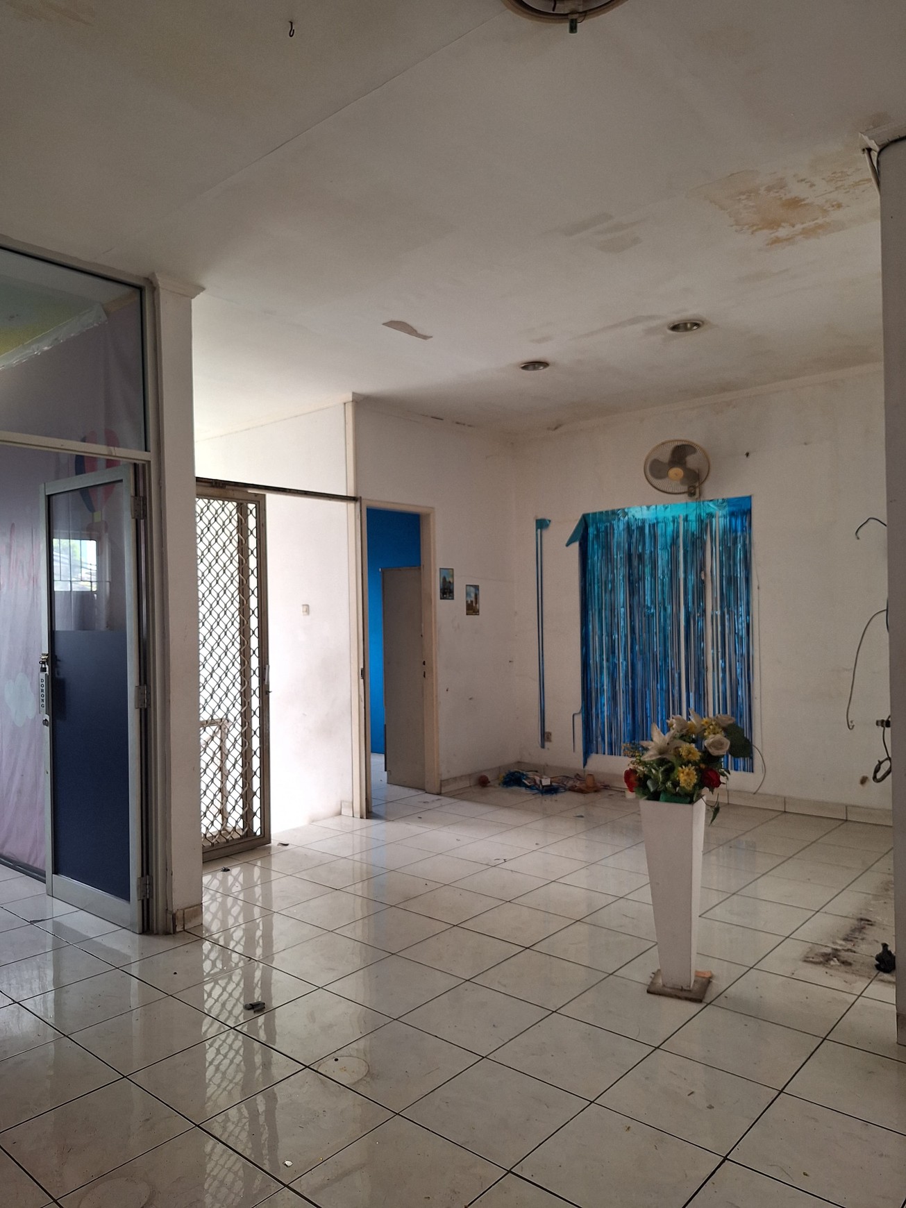 Disewakan rumah di anggrek neli murni kemanggisan
