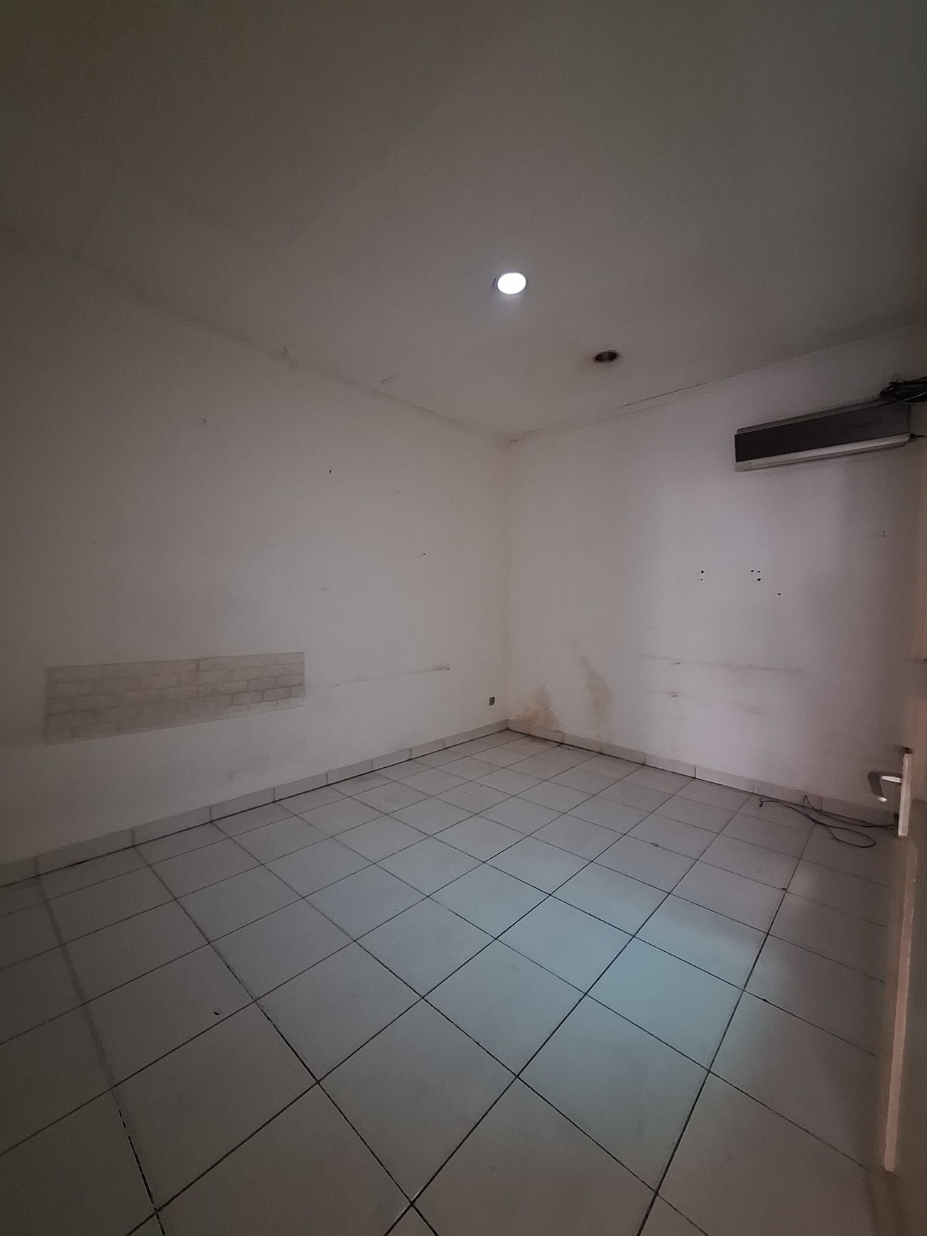 Disewakan rumah di anggrek neli murni kemanggisan