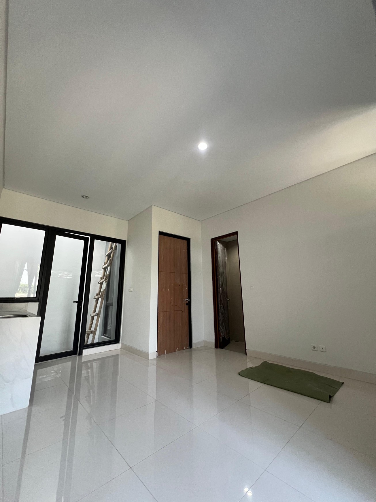 JUAL CEPAT RUMAH SIAP HUNI CLUSTER BALI RESORT TANGERANG SEPATAN