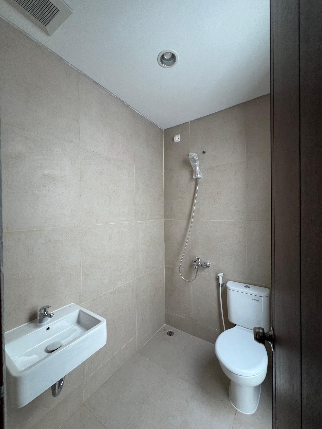 JUAL CEPAT RUMAH SIAP HUNI CLUSTER BALI RESORT TANGERANG SEPATAN