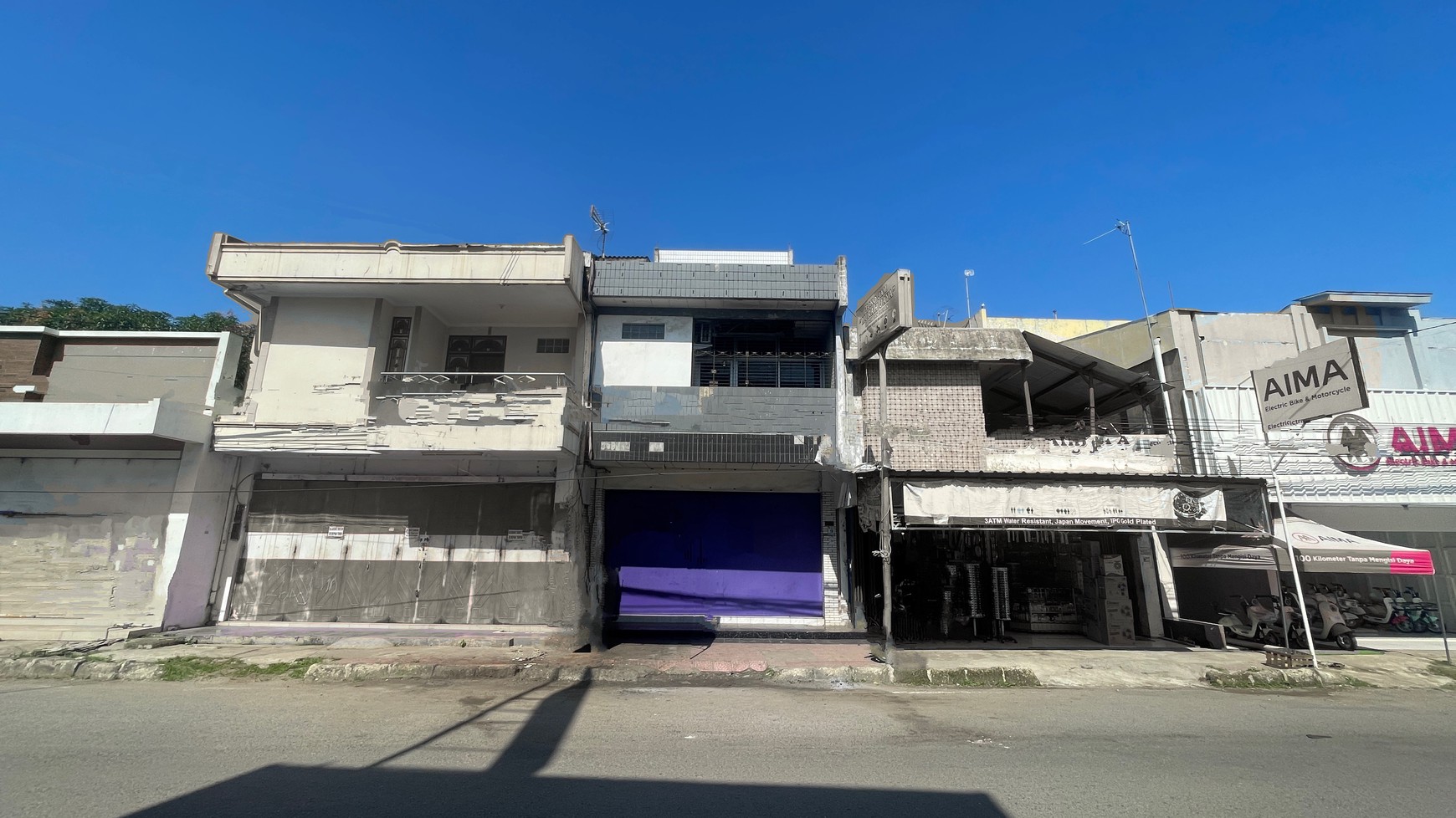 Dijual Ruko 3,5 Lantai Strategis di Jl. Ahmad Yani, Jatibarang - Cocok untuk Kafe, Showroom, atau Usaha Komersial