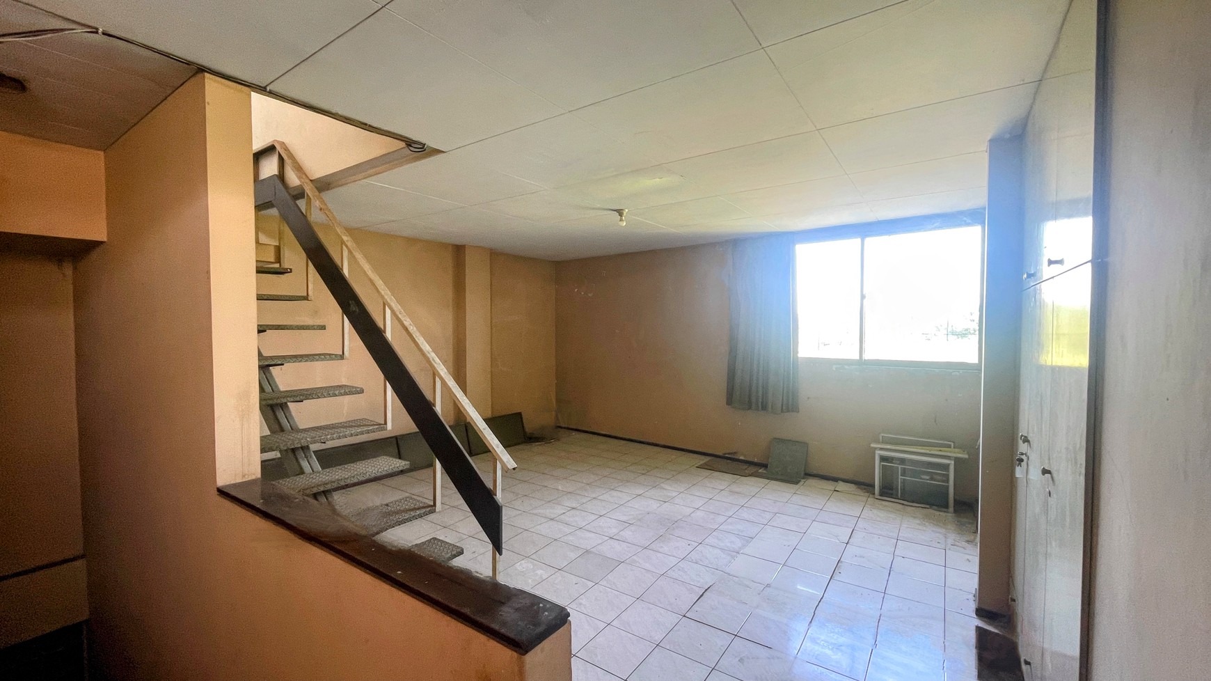 Dijual Ruko 3,5 Lantai Strategis di Jl. Ahmad Yani, Jatibarang - Cocok untuk Kafe, Showroom, atau Usaha Komersial