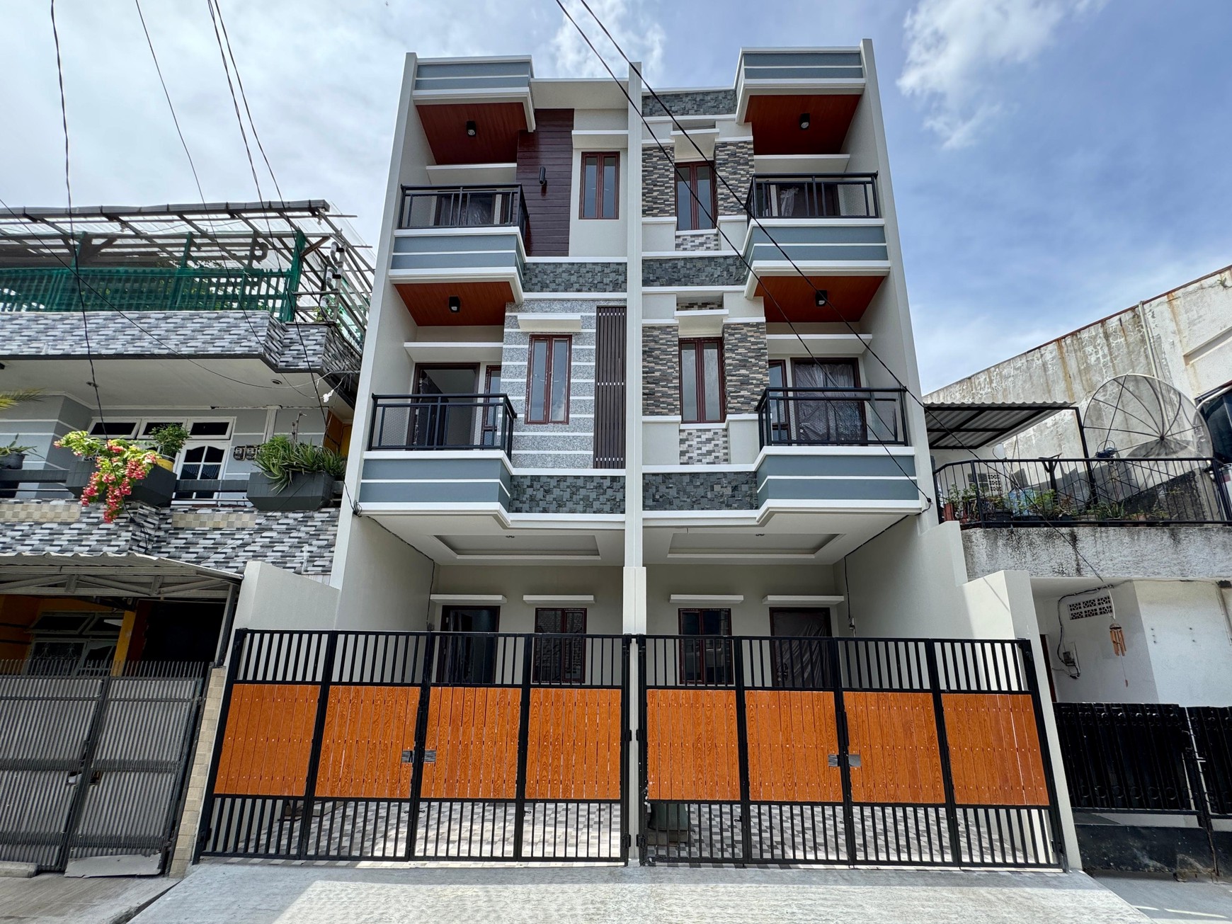Dijual Rumah Baru dan Modern Rawa Kepa Tomang Jakarta Barat Lingkungan Aman Strategis