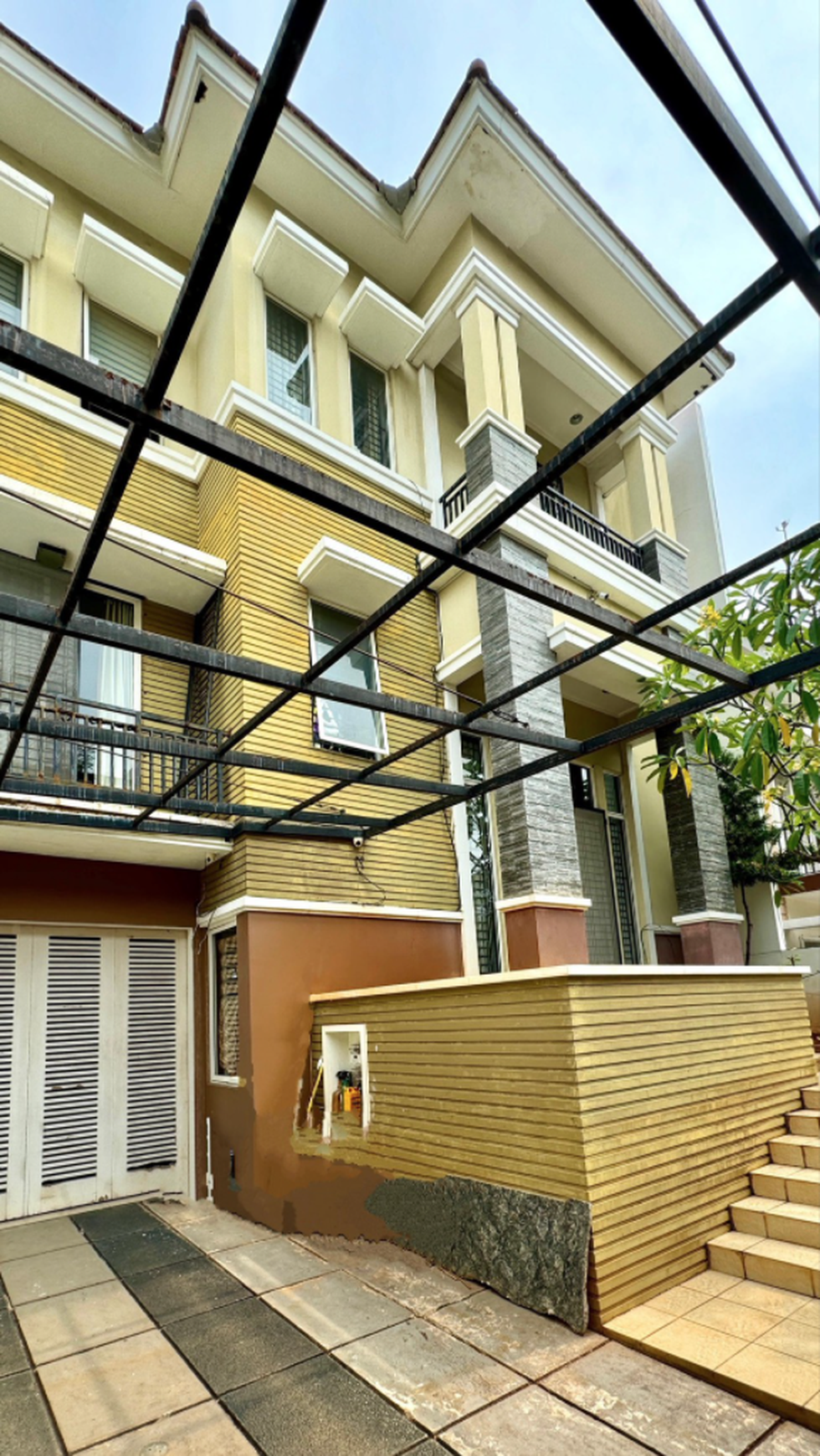Rumah 3 Lantai Siap Huni di Layar Permai PIK