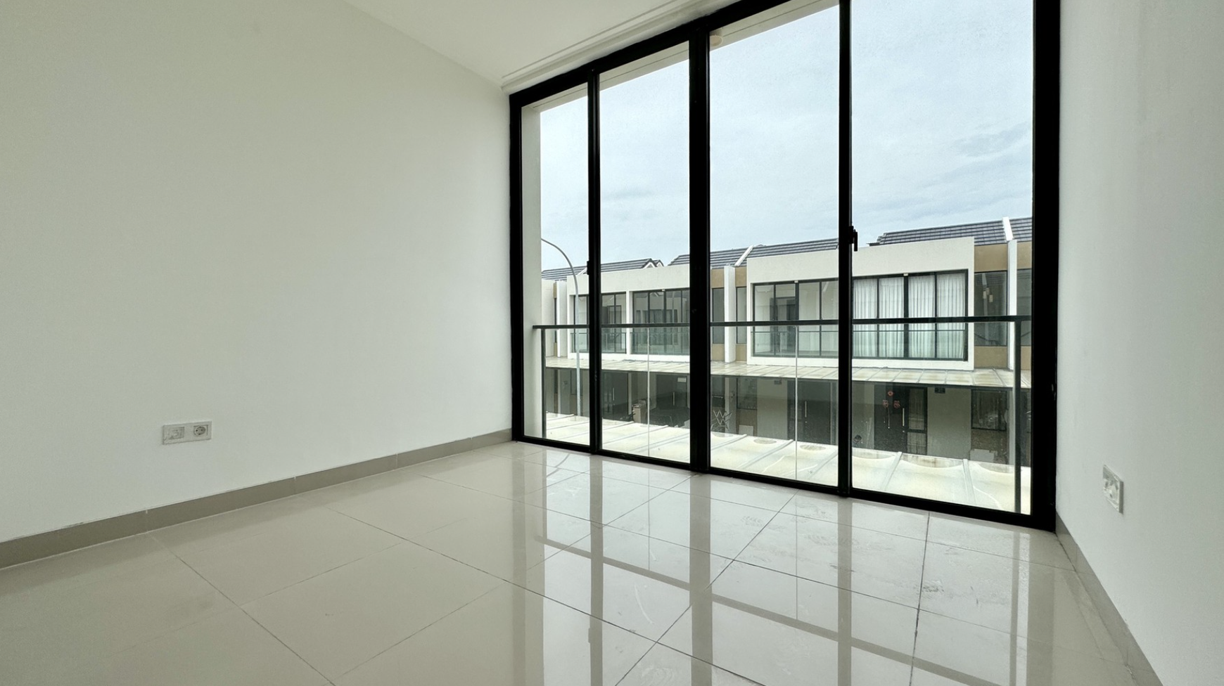 Rumah Millenial di PIK 2 Extension Cluster California