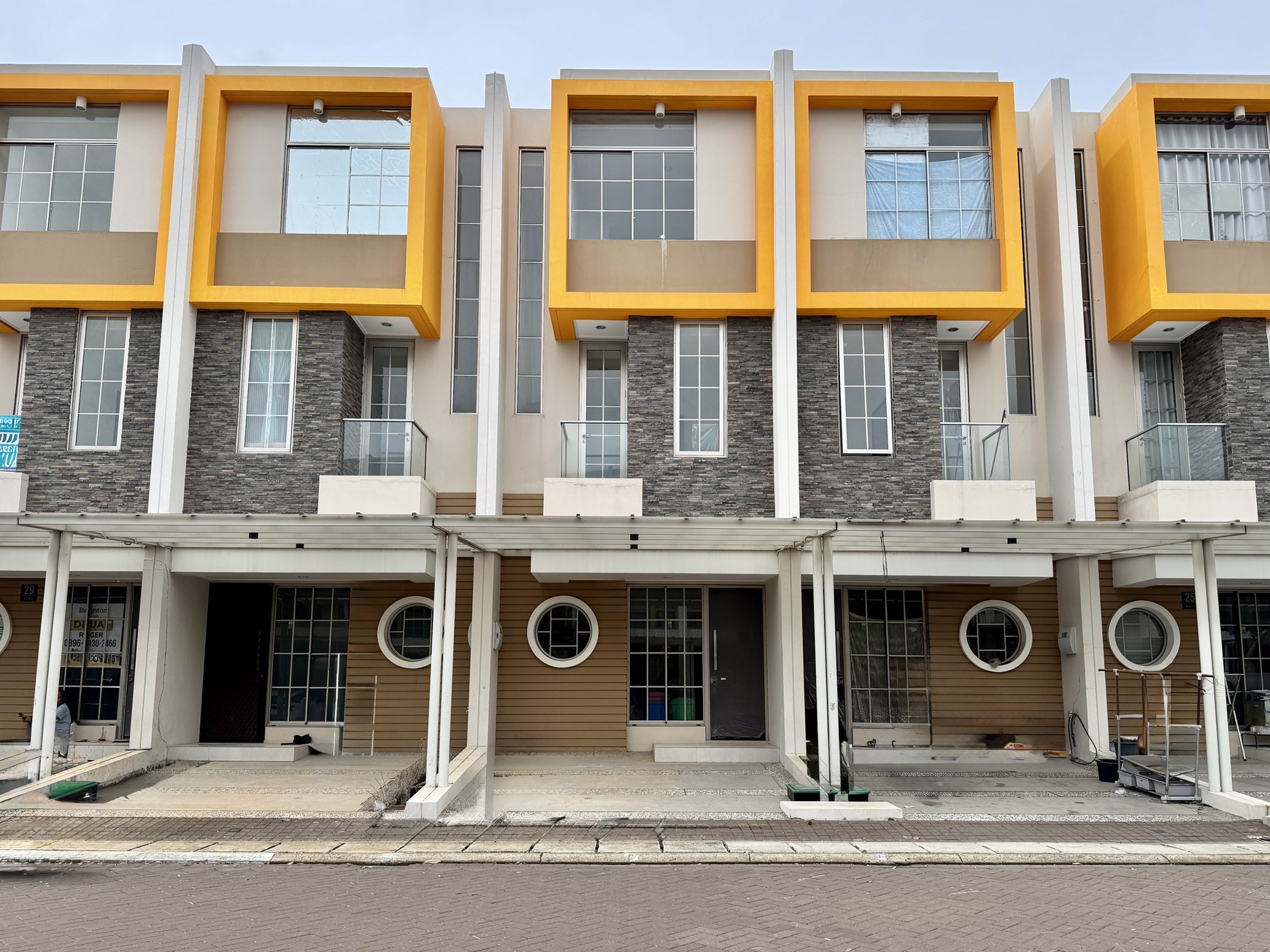 Rumah 3 Lantai Strategis di Cluster Miami PIK2