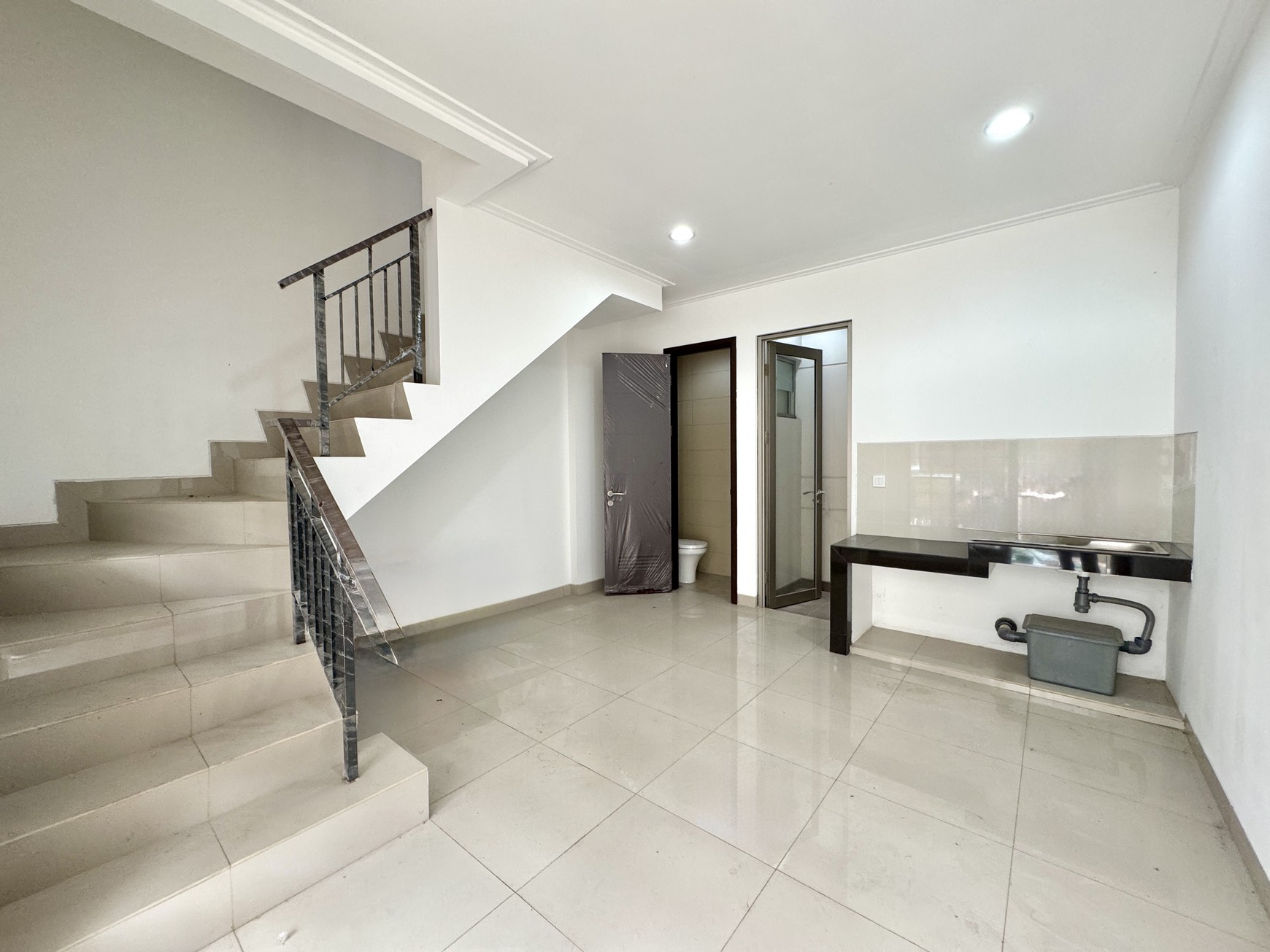 Rumah 3 Lantai Strategis di Cluster Miami PIK2
